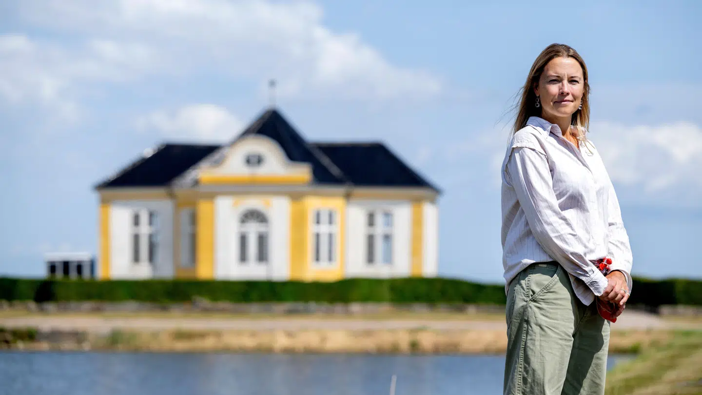 Louise Iuel Albinus ejer nu Valdemars Slot. Hun har ikke lyst til at kommentere sin søsters beskyldninger.