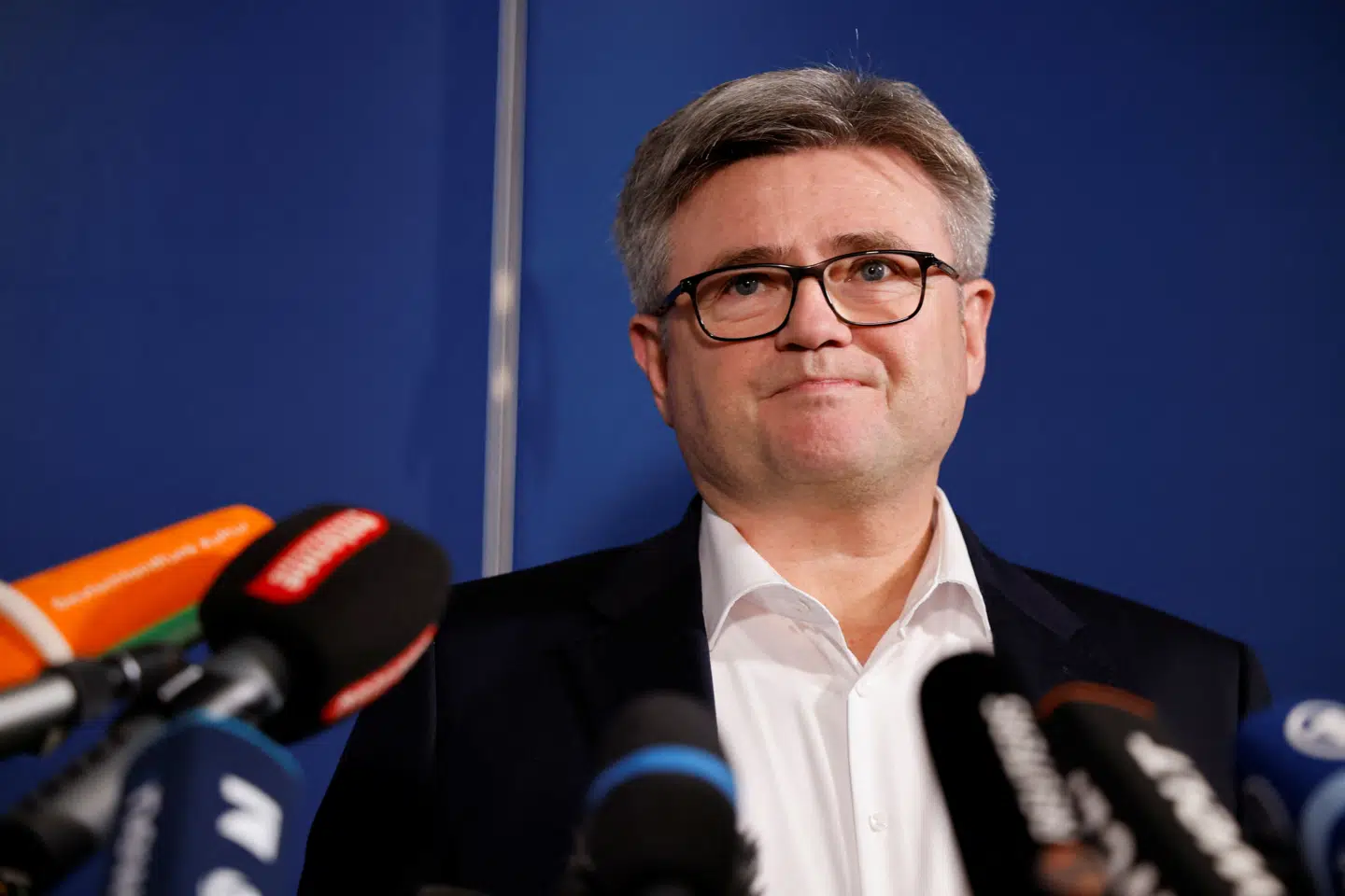 Arne Meiswinkel, der er personalechef i tyske Volkswagen, har fremlagt en plan, der vil betyde en lønnedgang på ti procent for flere tusinde medarbejdere.