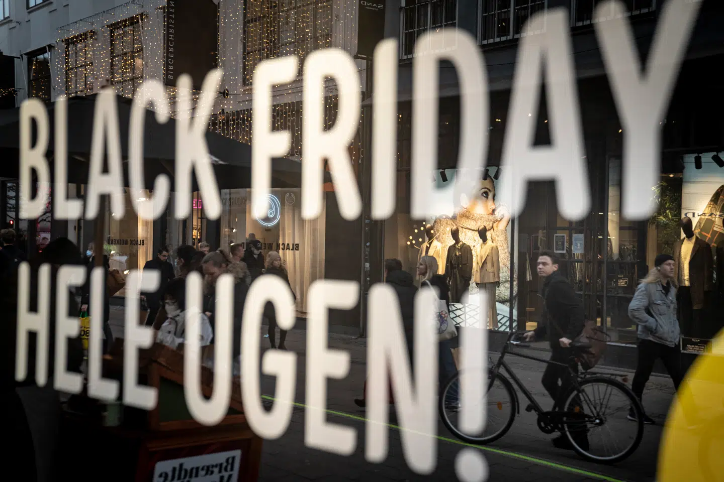»Black friday« er et amerikansk fænomen – hvad skal vi med det, og hvad skal vi med det på engelsk? Hvis det hed »Sort fredag« ville man måske droppe det.