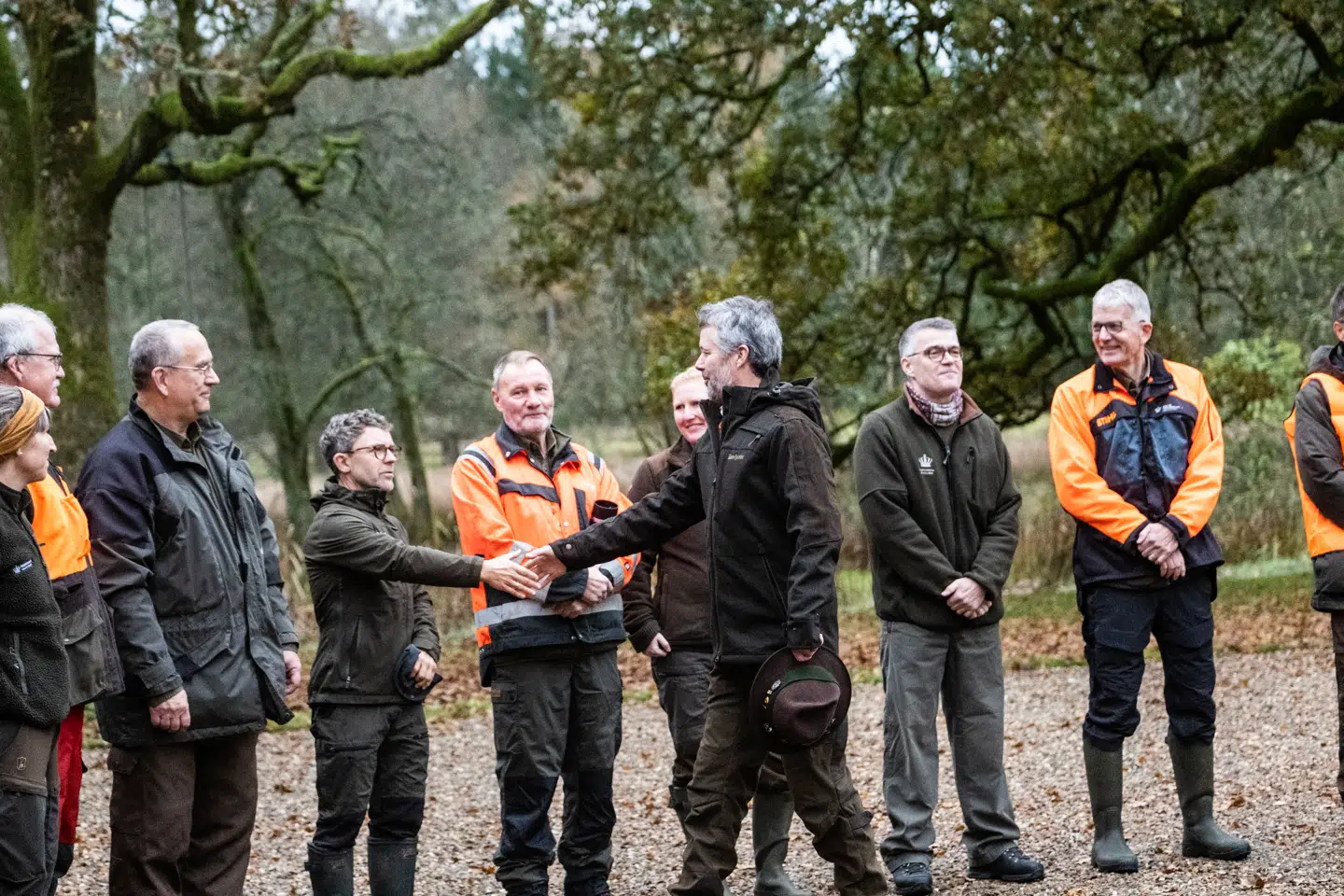 Kong Frederik afholder Kongejagt i Gludsted Plantage i Jylland, torsdag den 31. oktober 2024. Kongen og øvrige jægere under parolen.. (Foto: Helle Arensbak/Ritzau Scanpix)