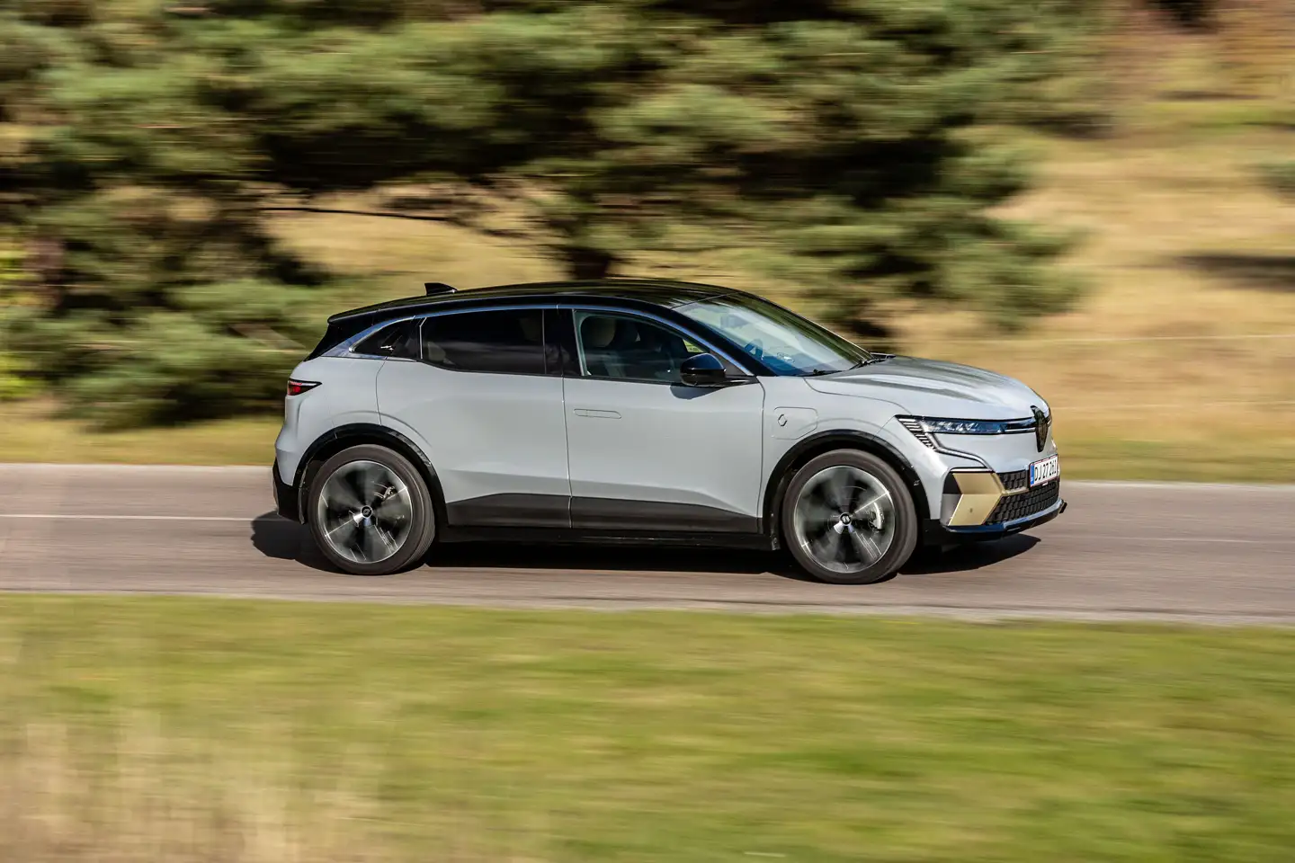 Renault Mégane øger med et prisfald konkurrencen blandt de mellemstore elbiler. Se konkurrenternes priser og data i et skema nederst.