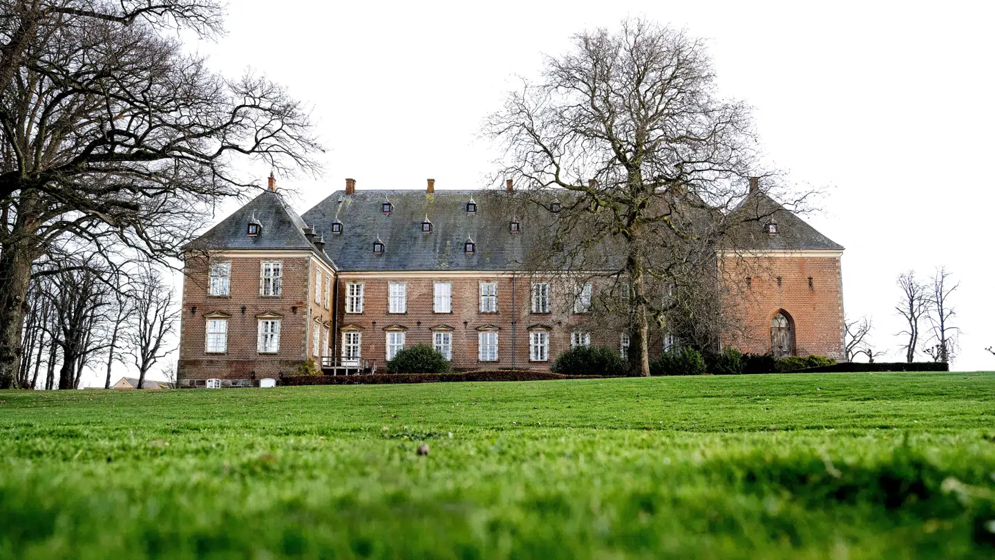 Caroline Fleming beskriver slottet, Valdemars Slot, som en byrde.