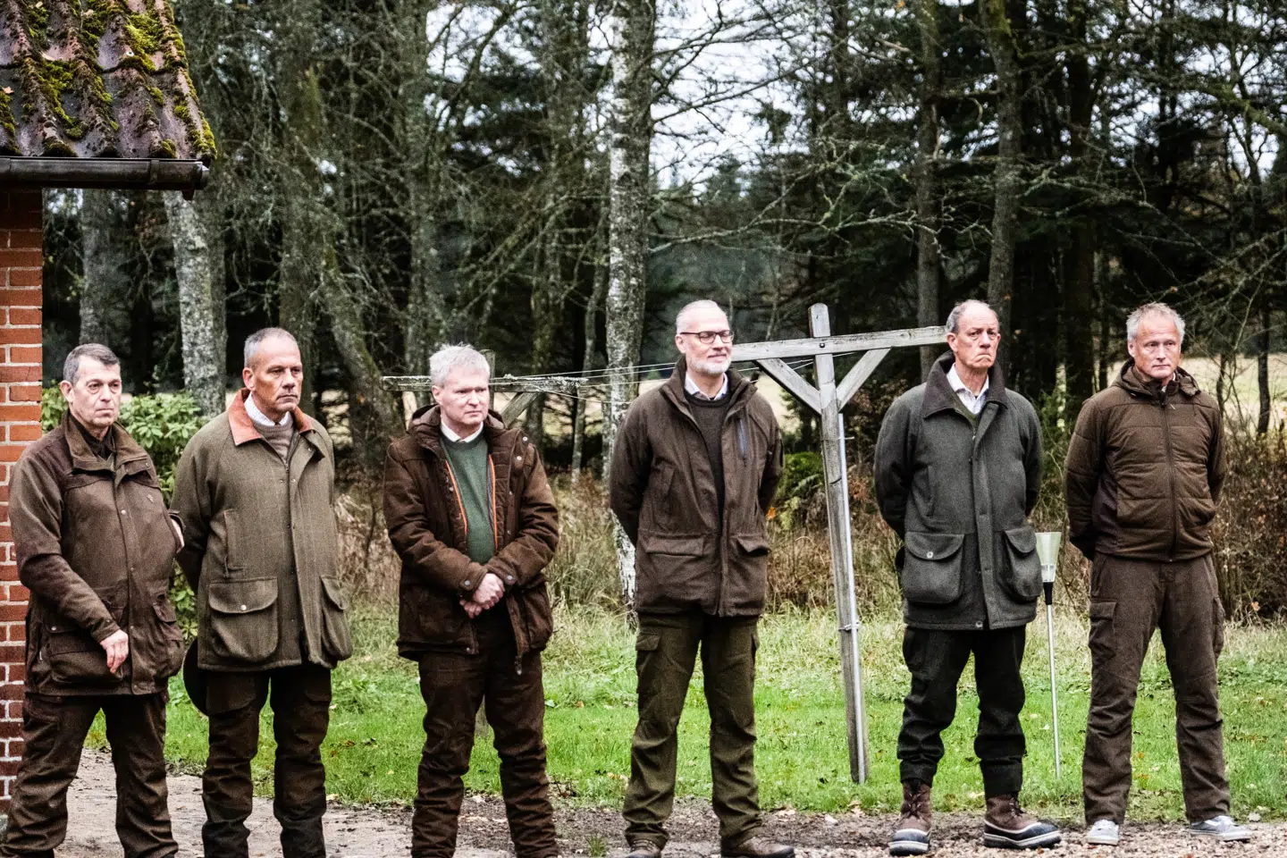 Kong Frederik afholder Kongejagt i Gludsted Plantage i Jylland, torsdag den 31. oktober 2024. Kongen og øvrige jægere under parolen.. (Foto: Helle Arensbak/Ritzau Scanpix)
