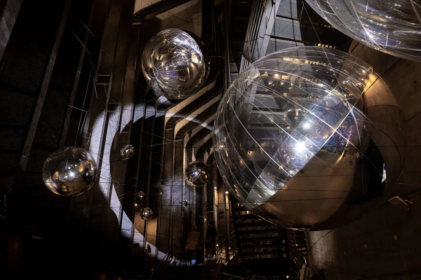 »Kosmiske tråde« inviterer Planetariums gæster på en vandring blandt planeter og spindelvæv