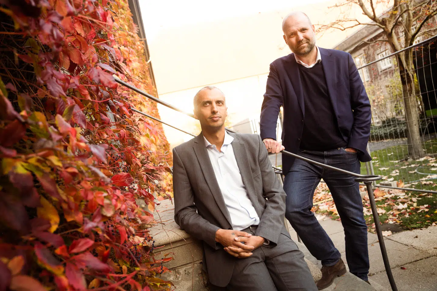 Børne- og undervisningsminister Mattias Tesfaye (S) og formand for KLs undervisningsudvalg Thomas Gyldal Petersen (S) mener, at der skal mere inklusion i folkeskolen.