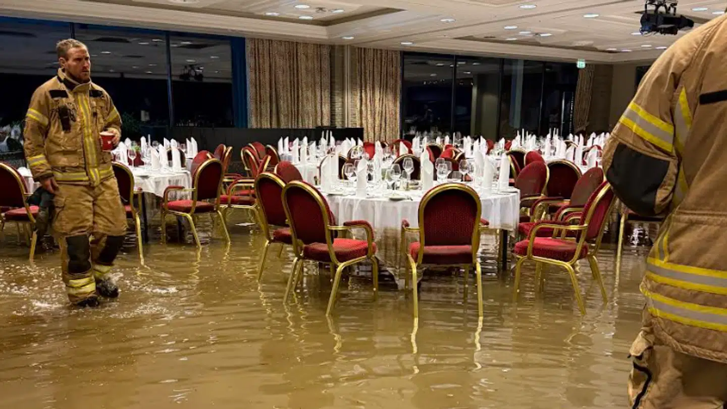 Restauranten står under vand på Hotel Ullensvang.