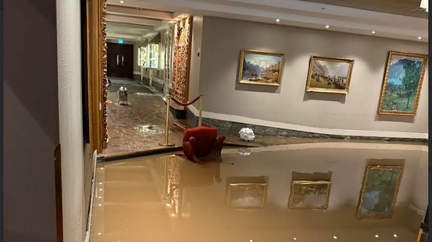 Hotel Ullensvang har mange historiske billeder hængende.
