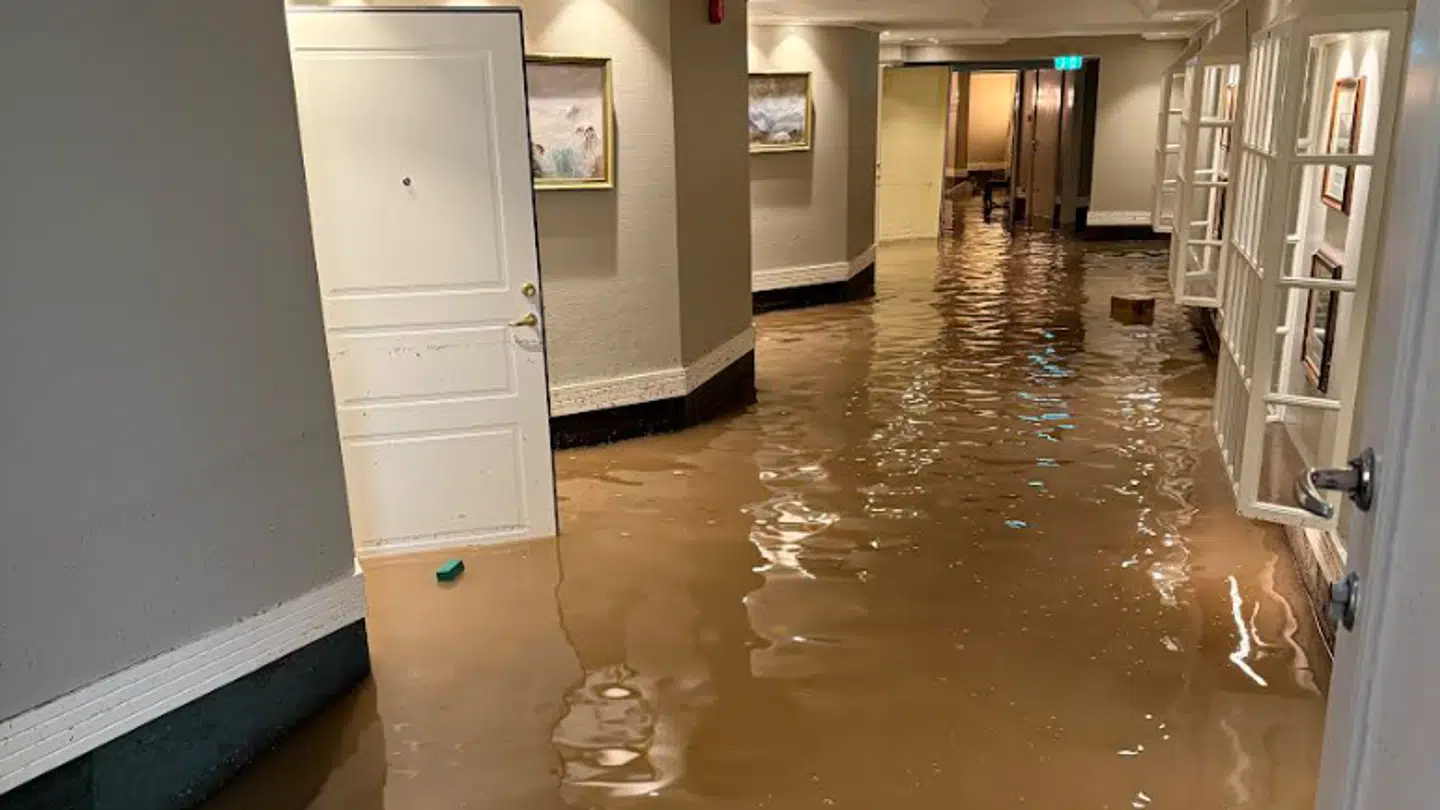 Det gik hurtigt, da vandet slap ind natten til fredag på Hotel Ullensvang.