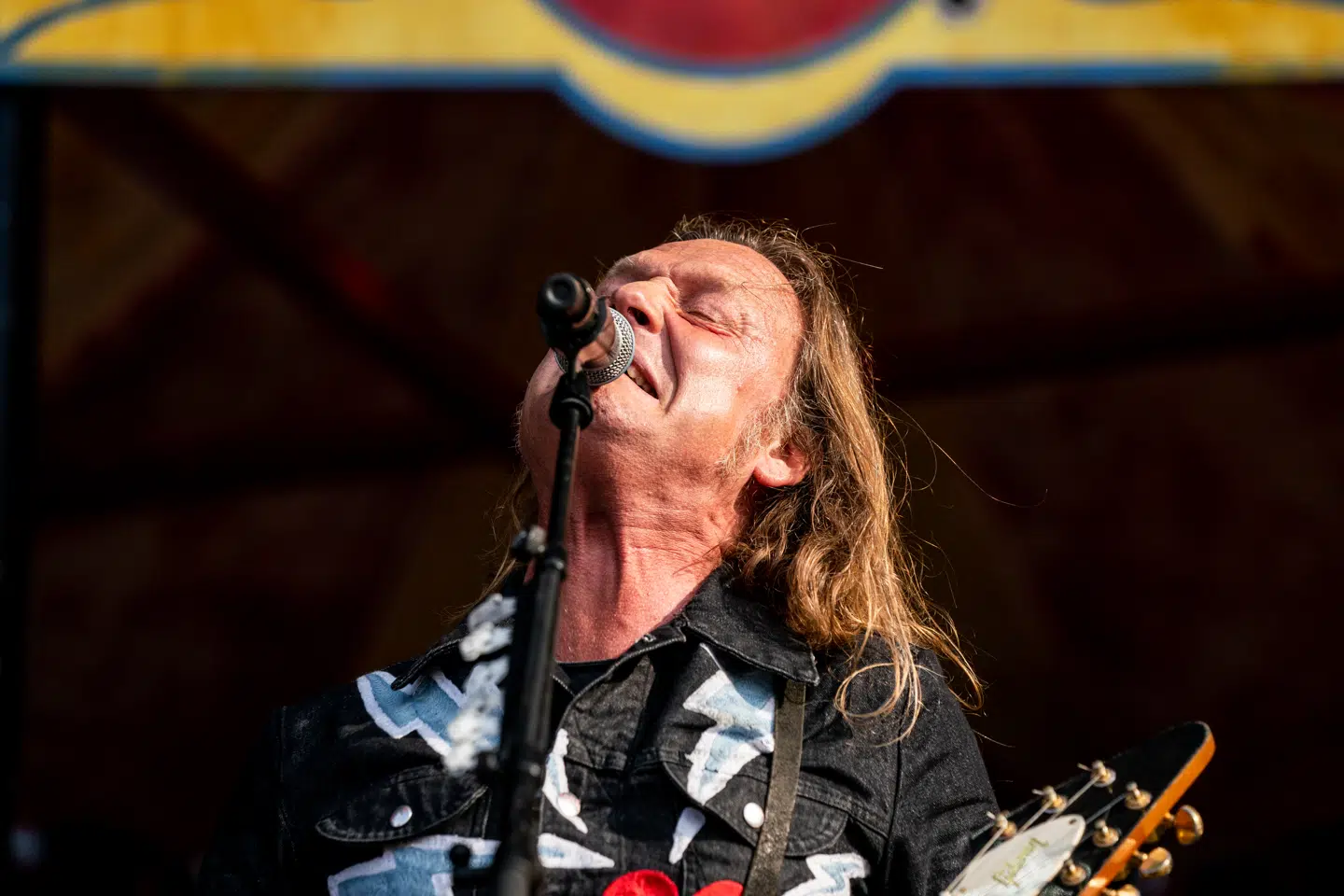 Jesper Binzer på scenen med D-A-D forrige sommer.