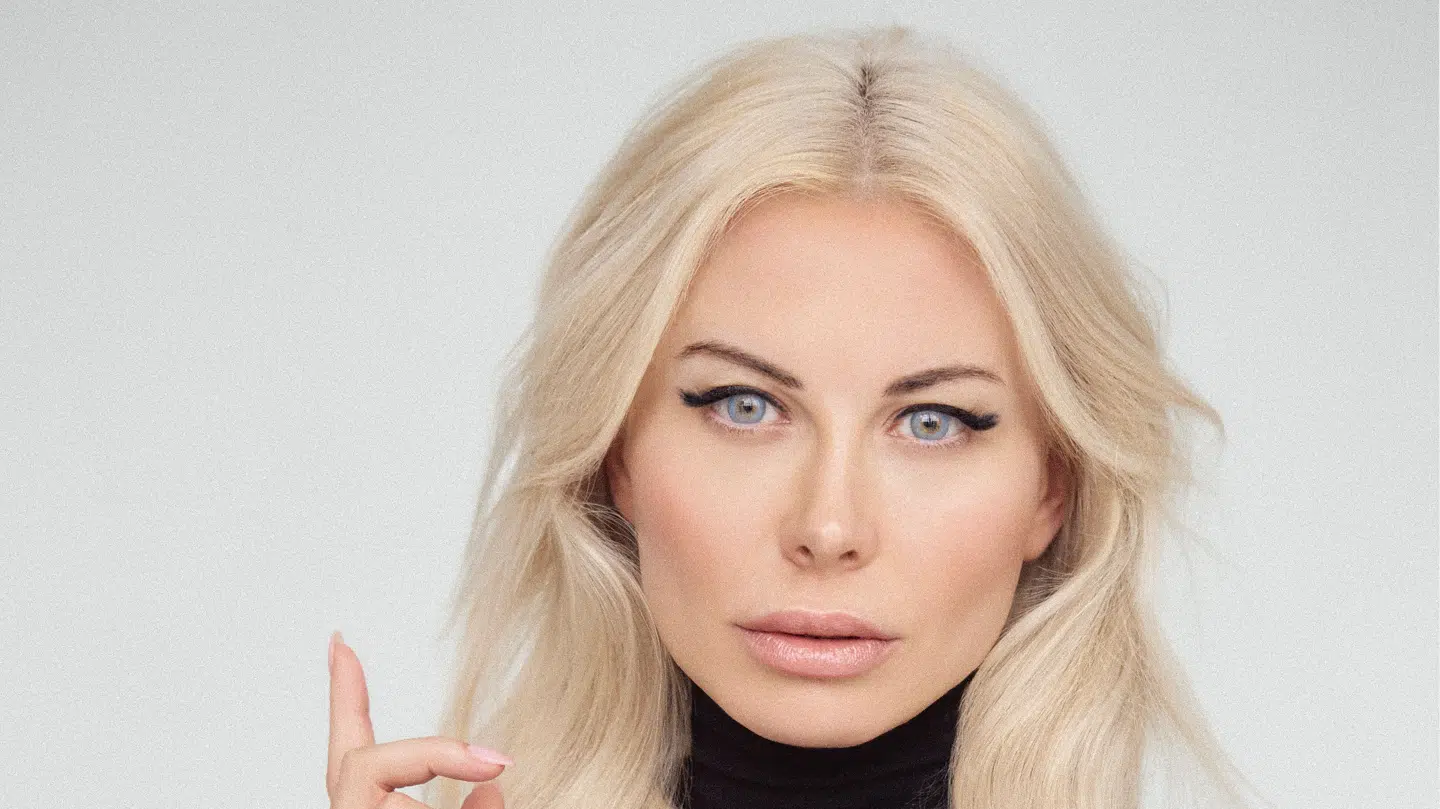 I mere end en måned gik Katherine Diez i flyverskjul, men torsdag tordnede hun frem i Go’ Aften Live. Ekspert giver sit bud på, om det var en smart strategi.