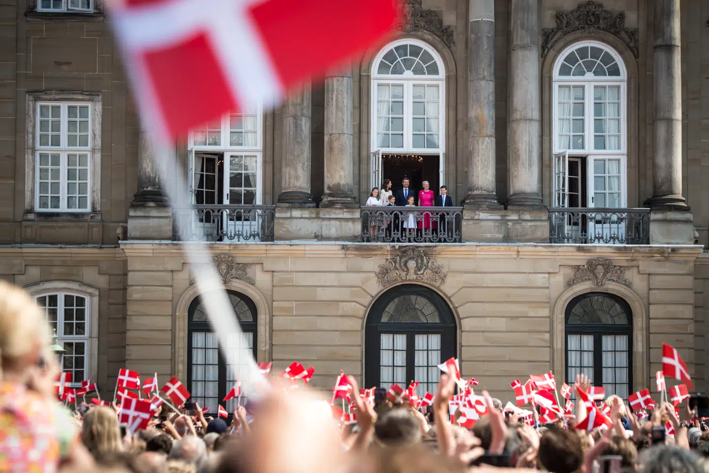 »Dannebrog skal ikke forsvares ved hjælp af forbud mod andre flag, men ved brug, respekt og viden om det ældgamle flag. Dertil behøves ikke lovparagraffer, men kultur,« skriver Nils G. Bartholdy.