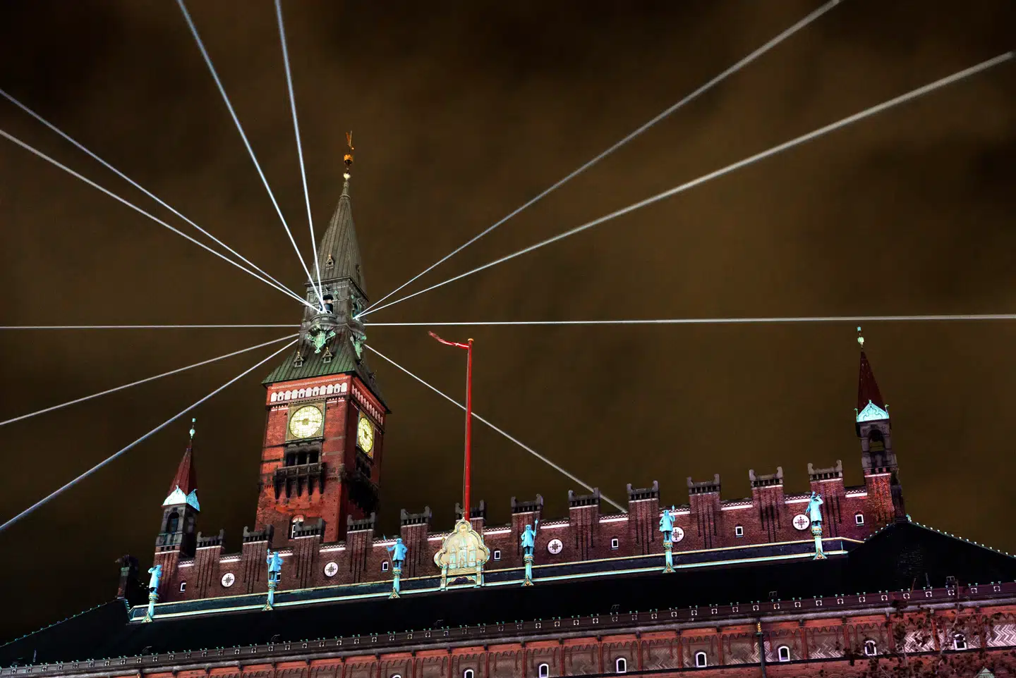 Der bør afsættes ekstraordinære midler til Copenhagen Light Festival, mener Jeppe Møller-Herskind, Lars Bertolt Winther og Lars Ramme Nielsen.