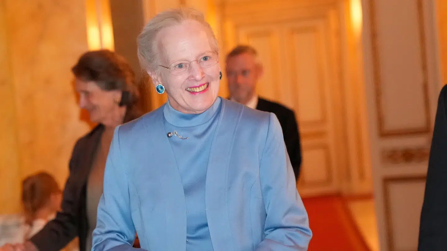 Dronning Margrethe overrækker Ebbe Muncks hæderspris til Margrethe Vestager ved et arrangement på Christiansborgs Slot i København, tirsdag den 5. november 2024.