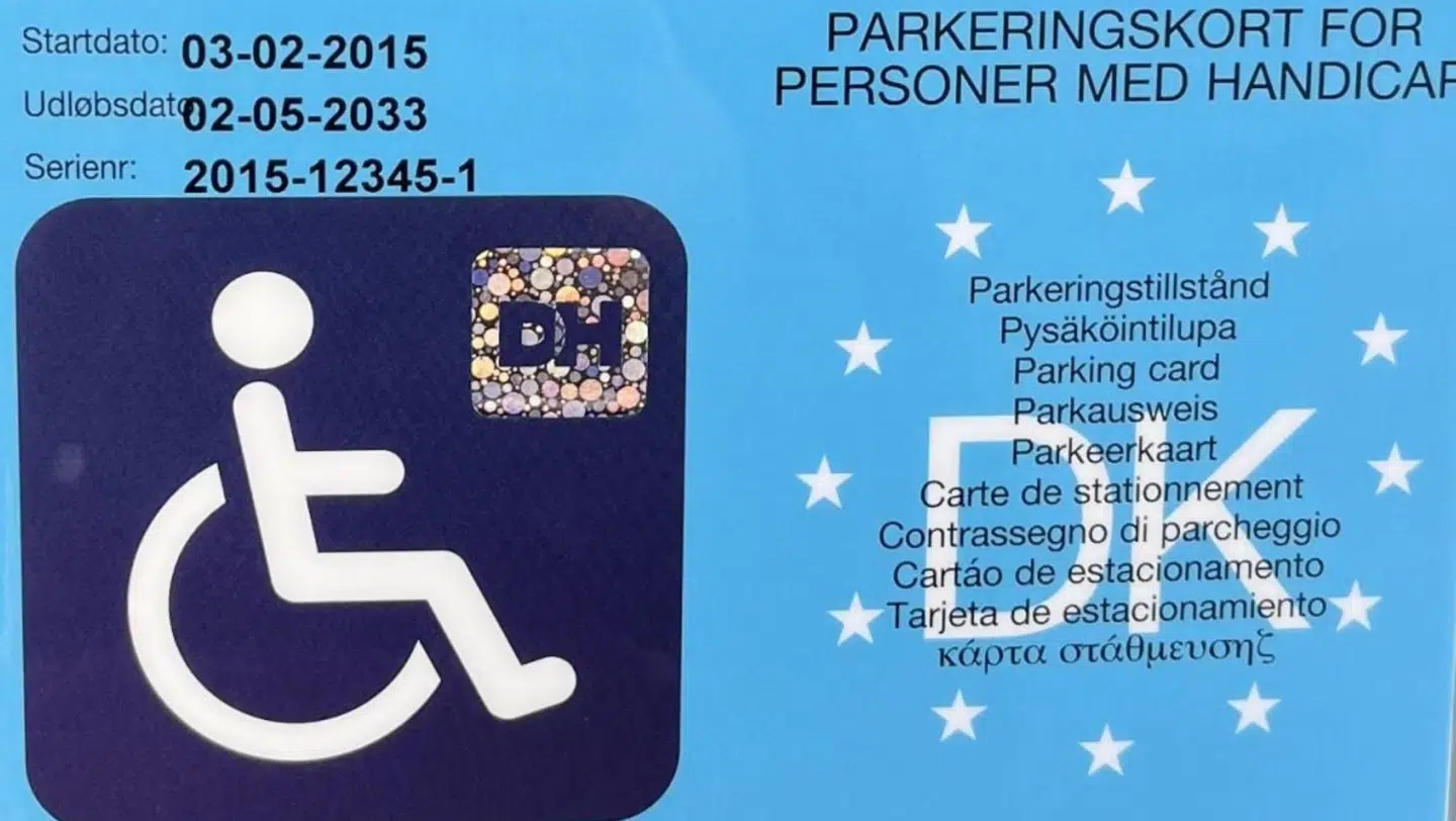 Kort som disse, der giver adgang til gratis parkering i flere byer og handicappladser, sælges ulovligt i lukkede grupper på nettet.