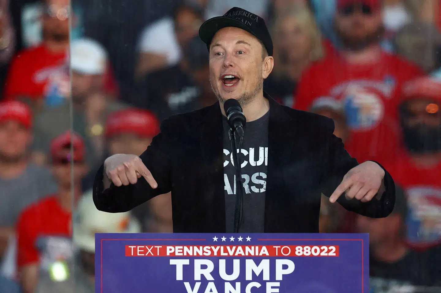 Her taler Musk under vælgermøde for Trump.