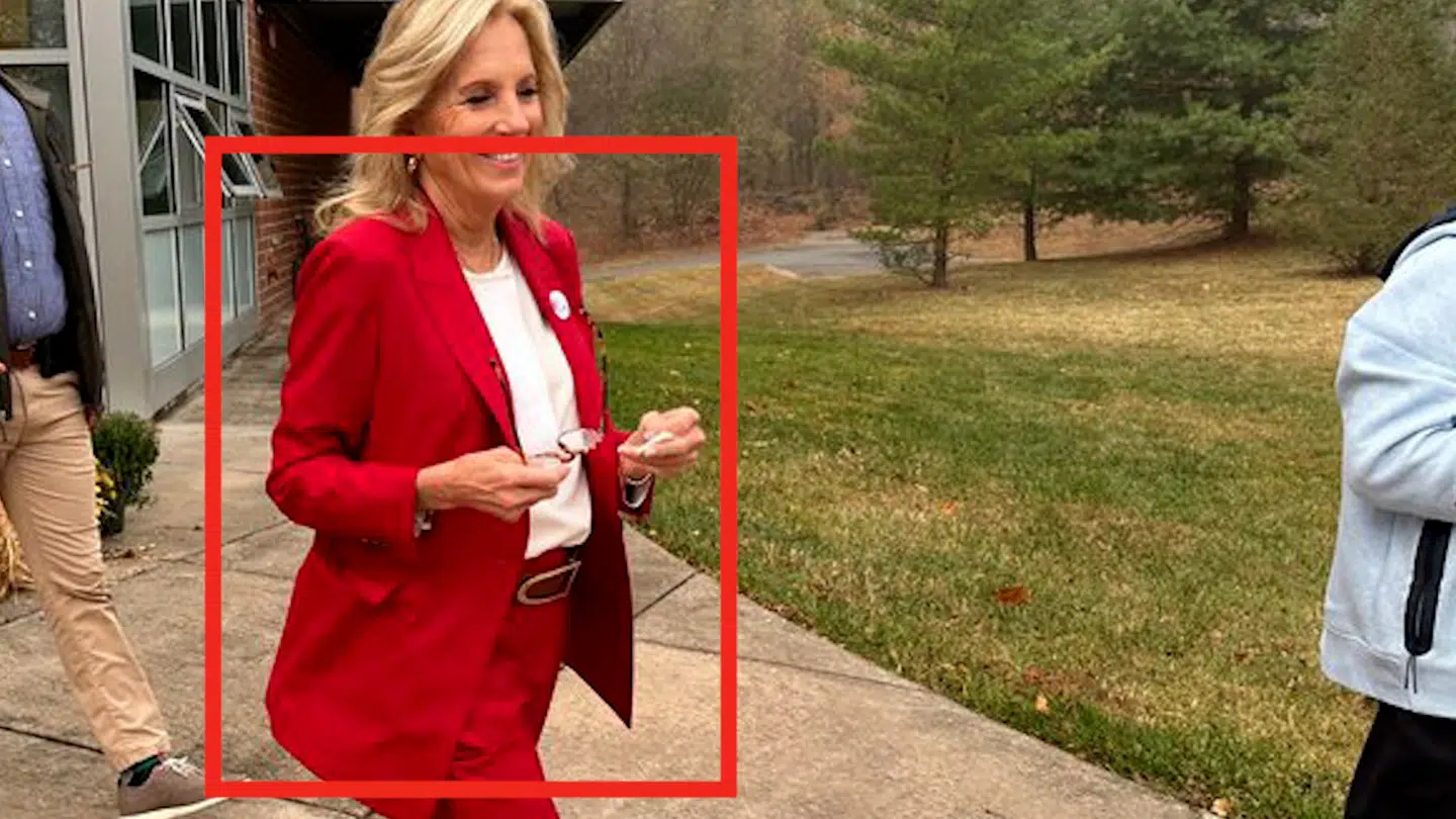 Sådan så Jill Biden ud, da hun stemte til præsidentvalget tirsdag.