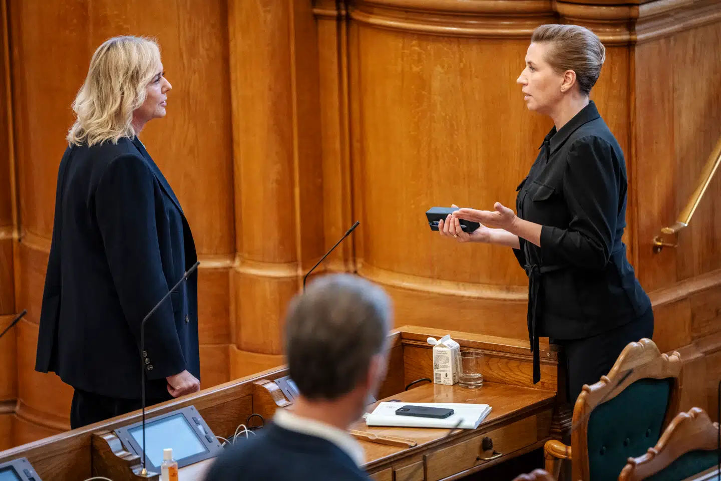 »Hvad er det, statsministeren har gang i? Hvordan kan vi acceptere sådan en udtalelse fra en person, som vi sender verden rundt som repræsentant for vores land?« spørger Anna von Lowzow efter et personligt verbalt angreb på Juul fra statsministeren.