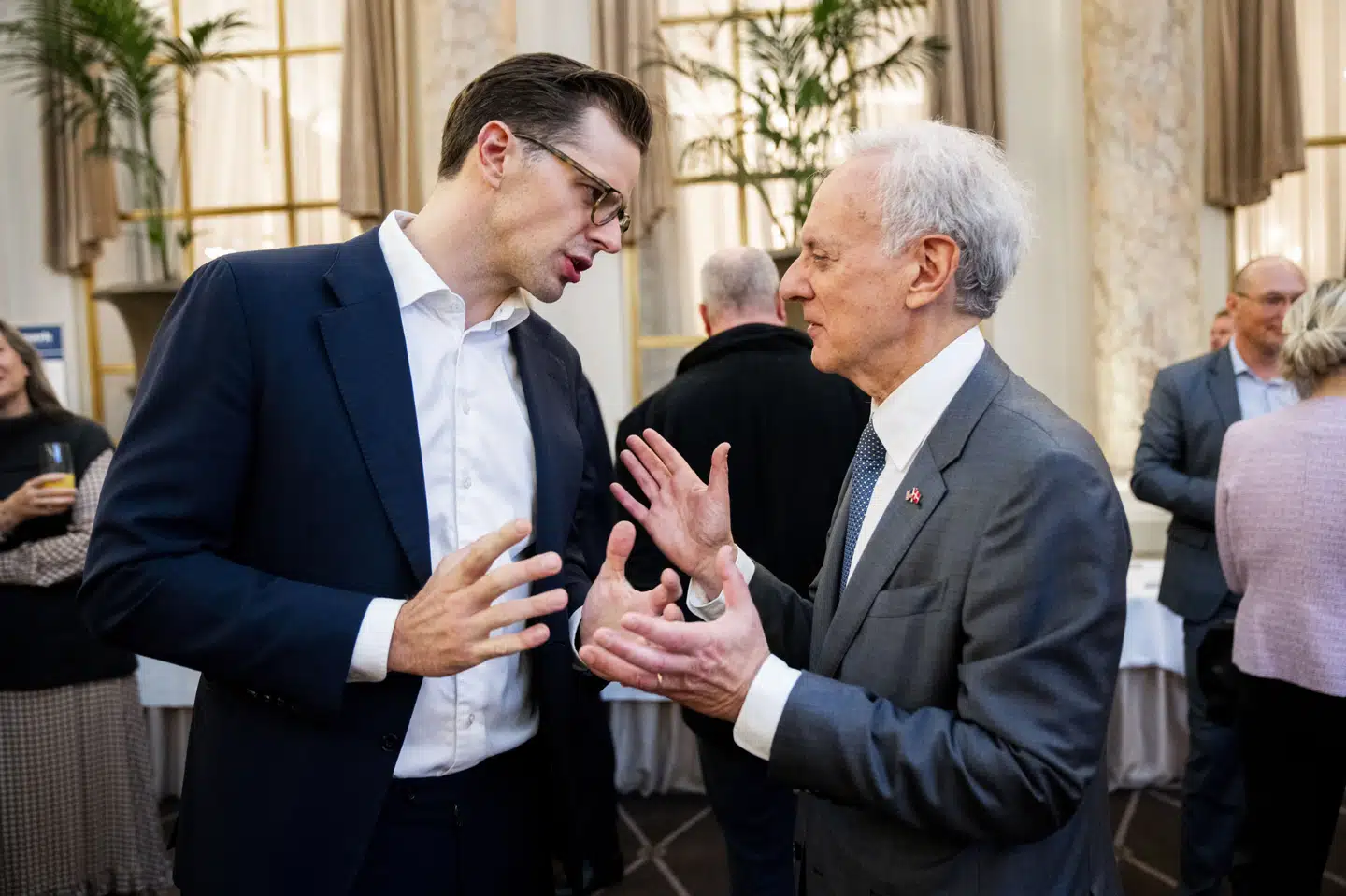 LA-formand Alex Vanopslagh i samtale med den amerikanske ambassadør i Danmark, Alan Leventhal, er bekymret for, om Donald Trump gør alvor af de handelsmure, han har varslet over for Europa.