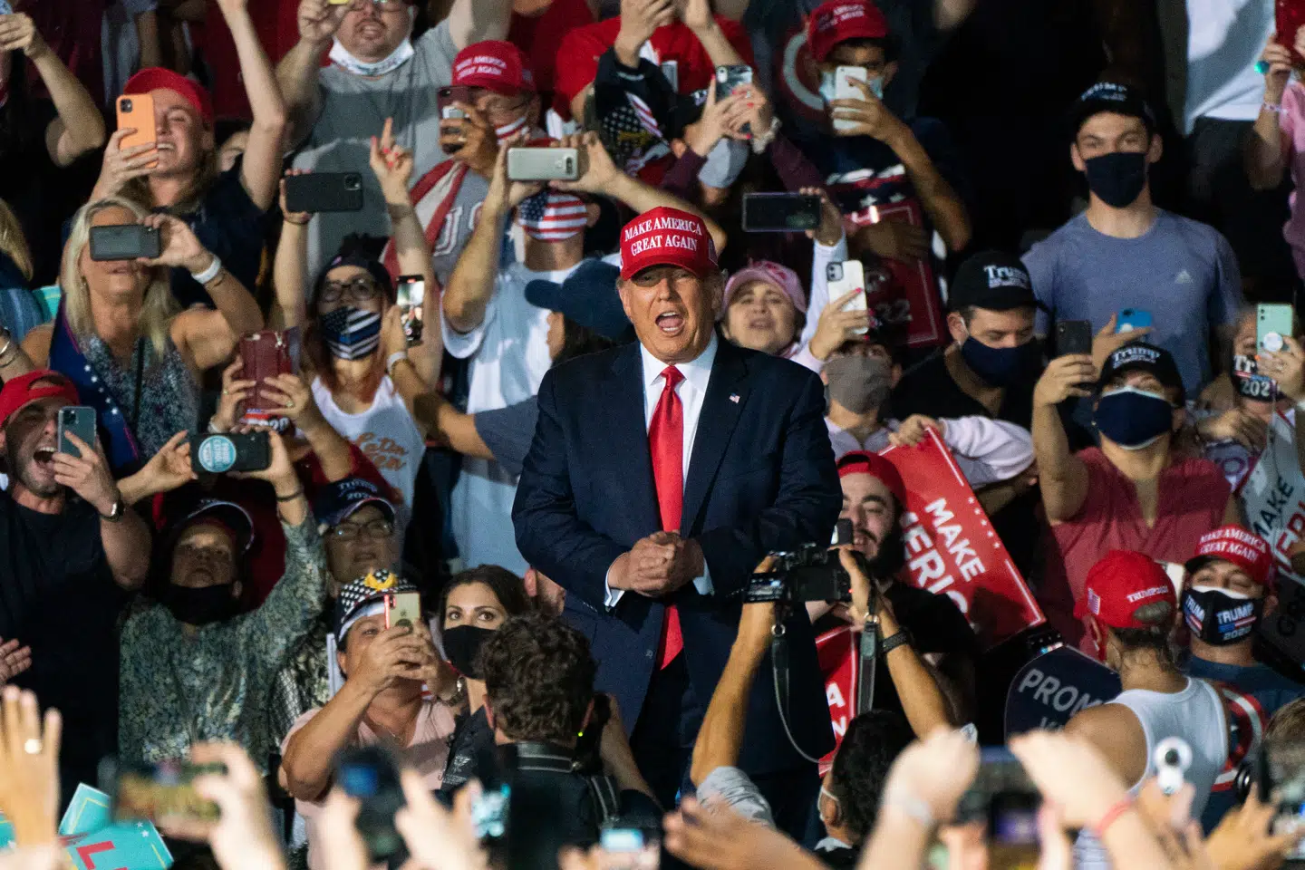 »Man kan jo dårligt sige, man er Trump-tilhænger, for så ville man blive hængt på det offentlige torv herhjemme,« siger Bent Blüdnikow i podcasten »Slyngelstuen«.