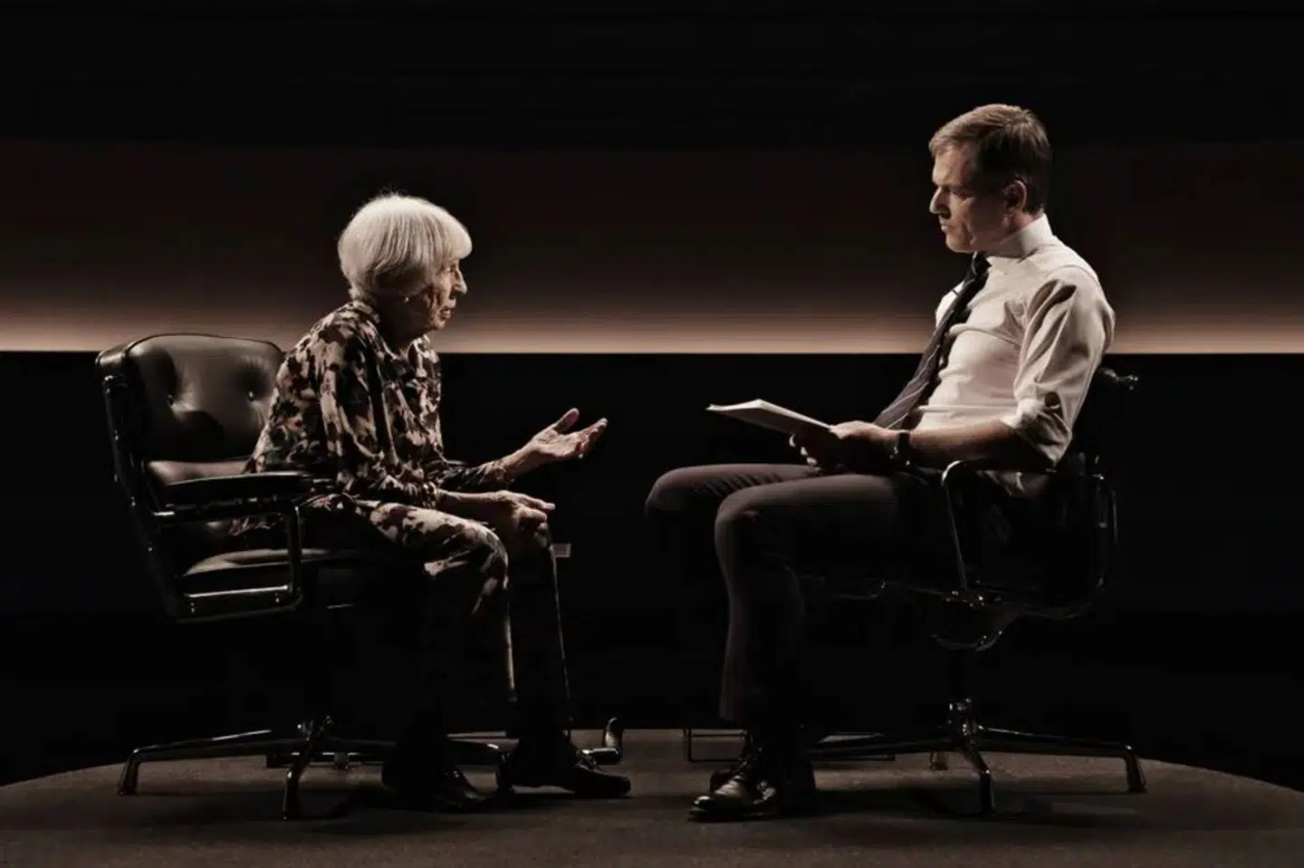 En lang række kendte danskere - såsom forfatteren Lise Nørgaard - har deltaget i Mikael Bertelsens program 'Det sidste ord'. Foto: SimsonogZartov / TV 2