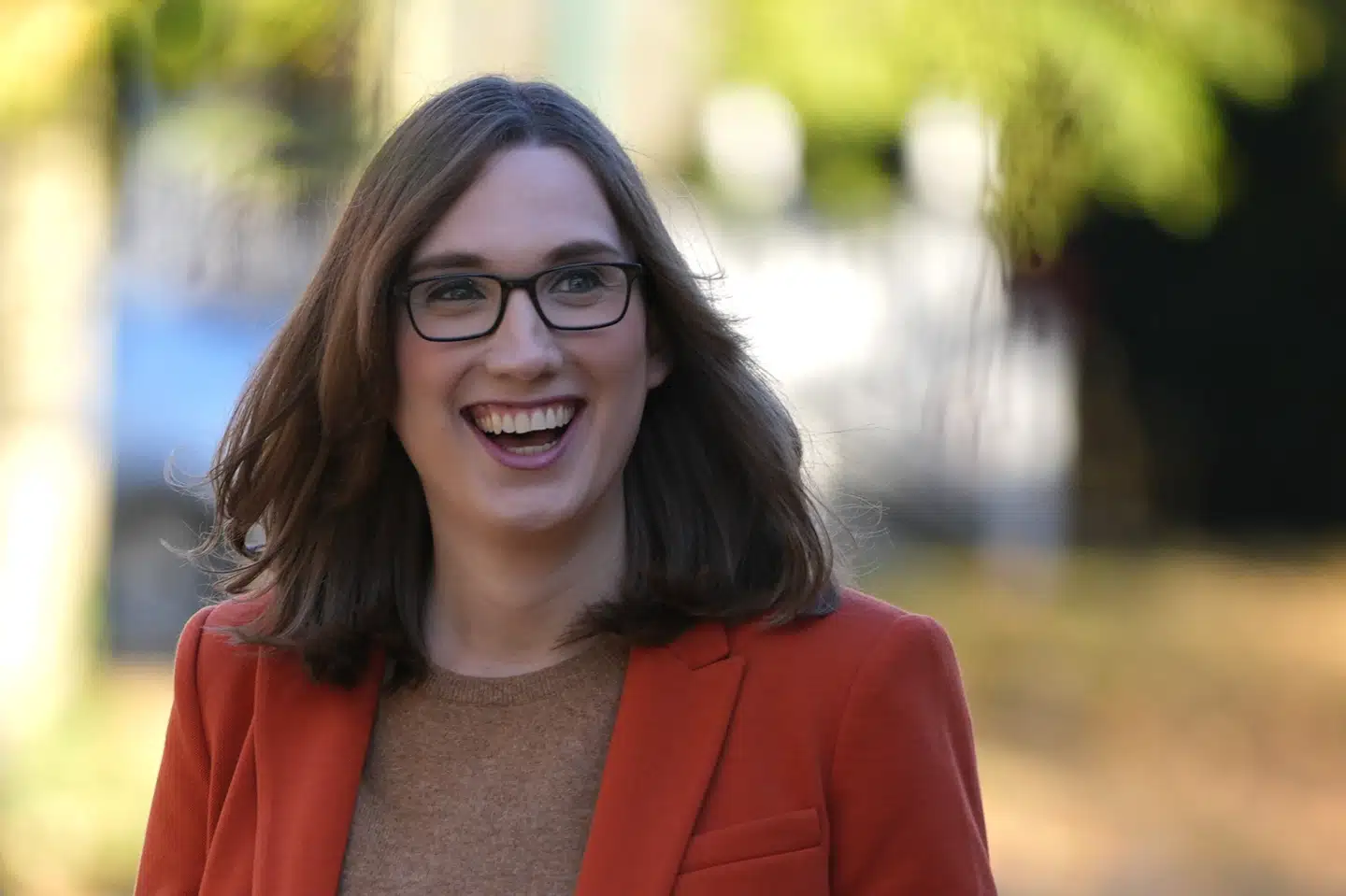 Sarah McBride i hjemstaten Delaware på valgdagen 5. november. Hun skal repræsentere staten i Repræsentanternes Hus - det ene af de to kamre i den amerikanske kongres.
