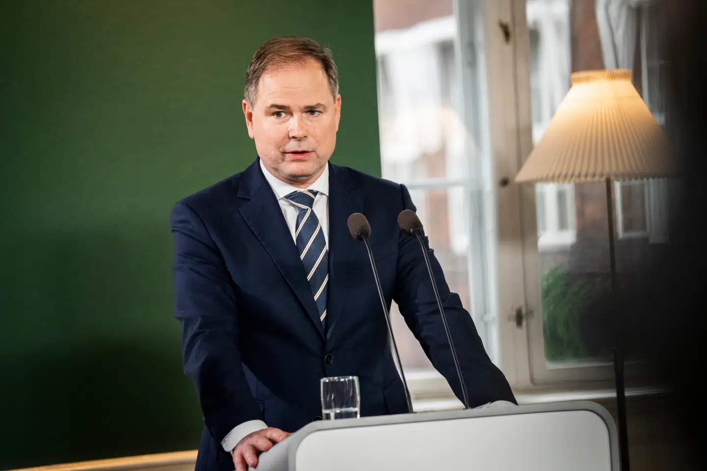 Årets finanslov bliver uden deltagelse af de blå partier uden for regering, da de er blevet smidt ud af forhandlingerne.