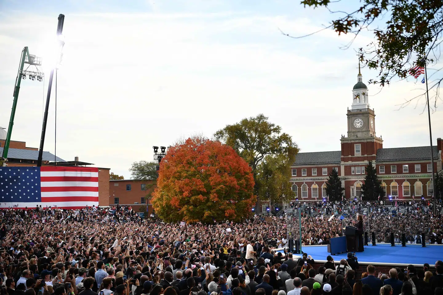 I 1986 blev Kamala Harris bachelor i statskundskab og økonomi ved Howard University, hvor hun onsdag holder tale for sine tilhængere.