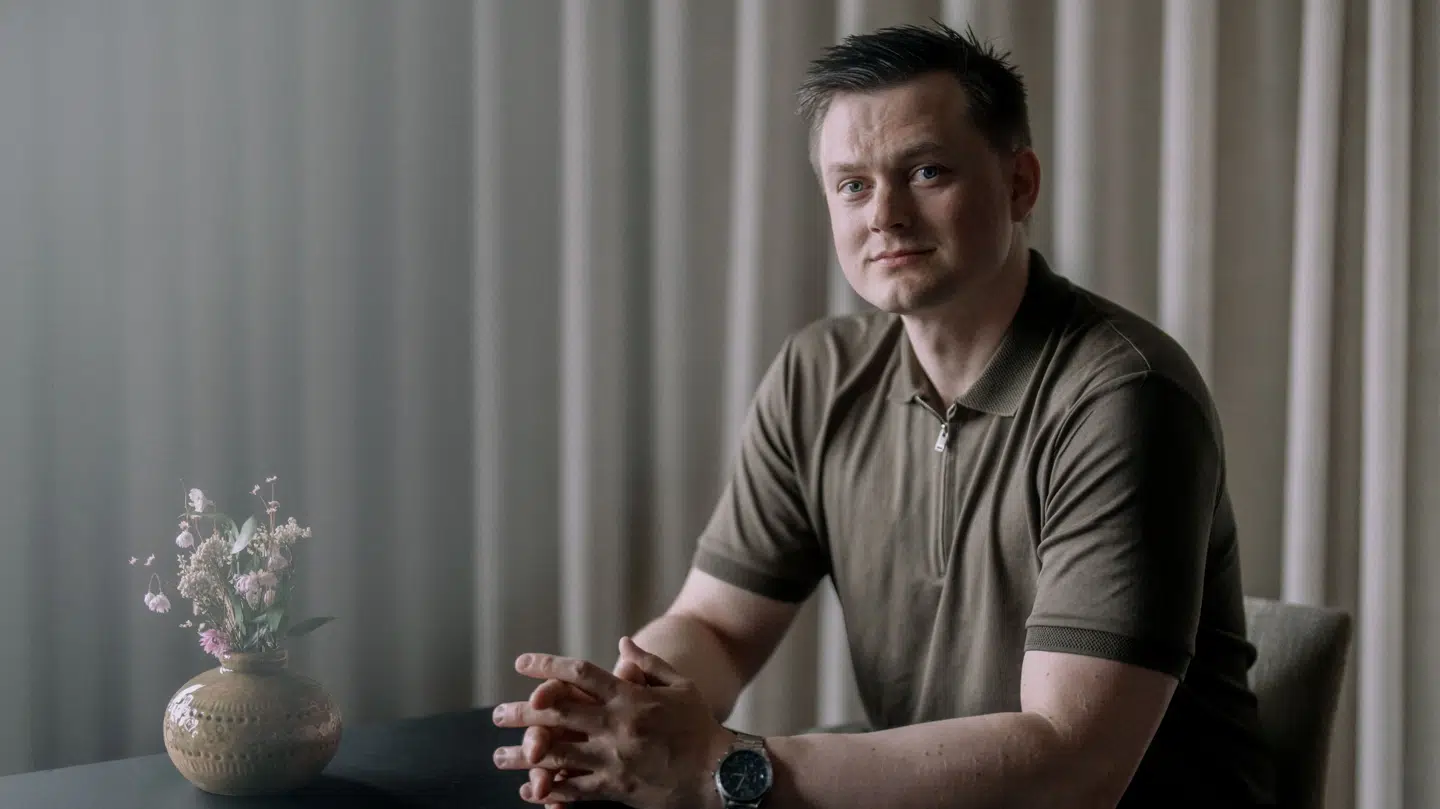 'Det føles selvfølgelig virkelig fedt. Men jeg plejer at skære både toppen og bunden af mine følelser,' fortæller Anders Bæk.