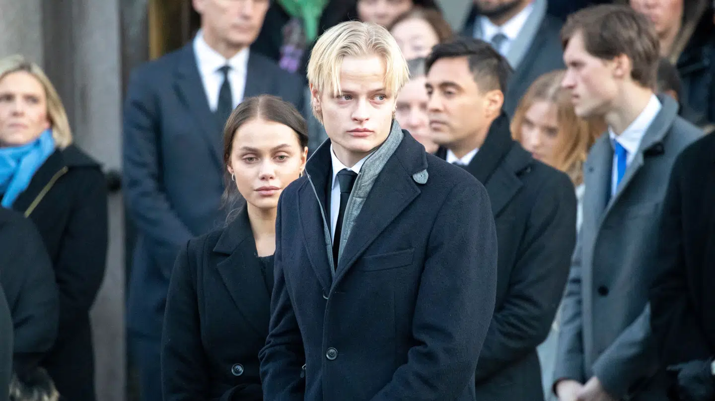 Juliane Snekkestad og Marius Borg Høiby fotograferet til Ari Behns begravelse i 2019.