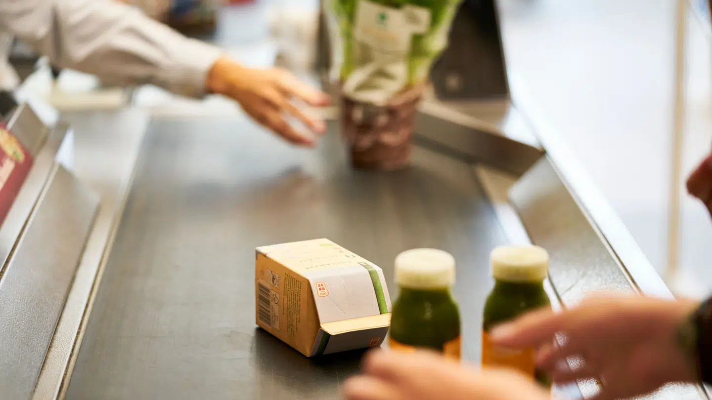 Varer på kassebånd i supermarked i Odsherred den 29. juni 2021