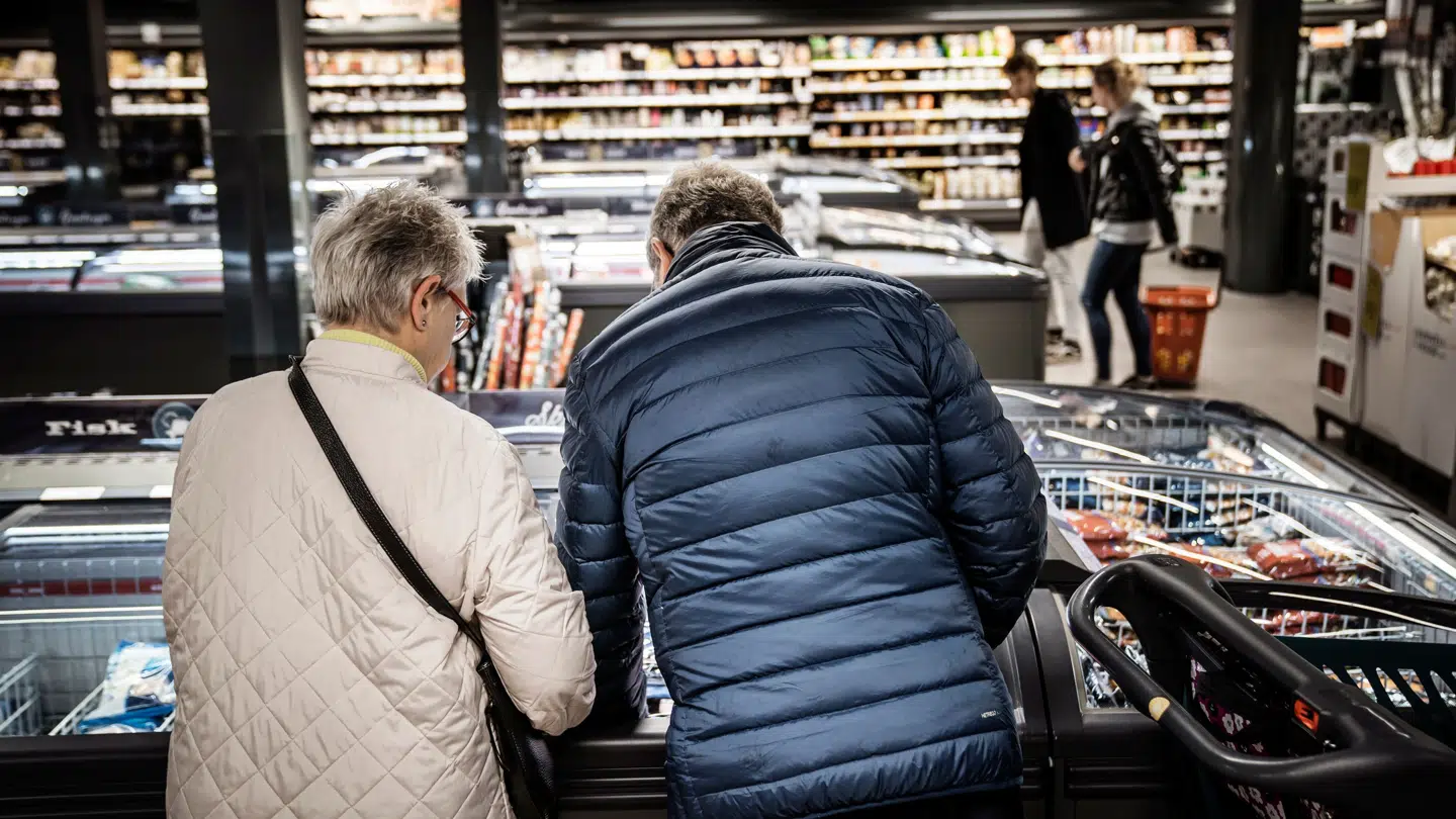 Det forventes at blive endnu dyrere at handle dagligvarer næste år, spår topchef.