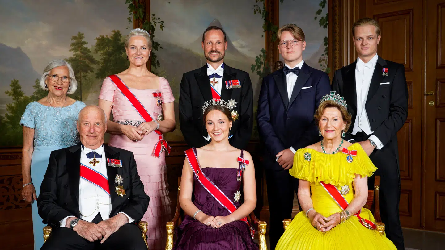 Marius Borg Høiby yderst til højre - sammen med sin kongelige familie. Arkivfoto.