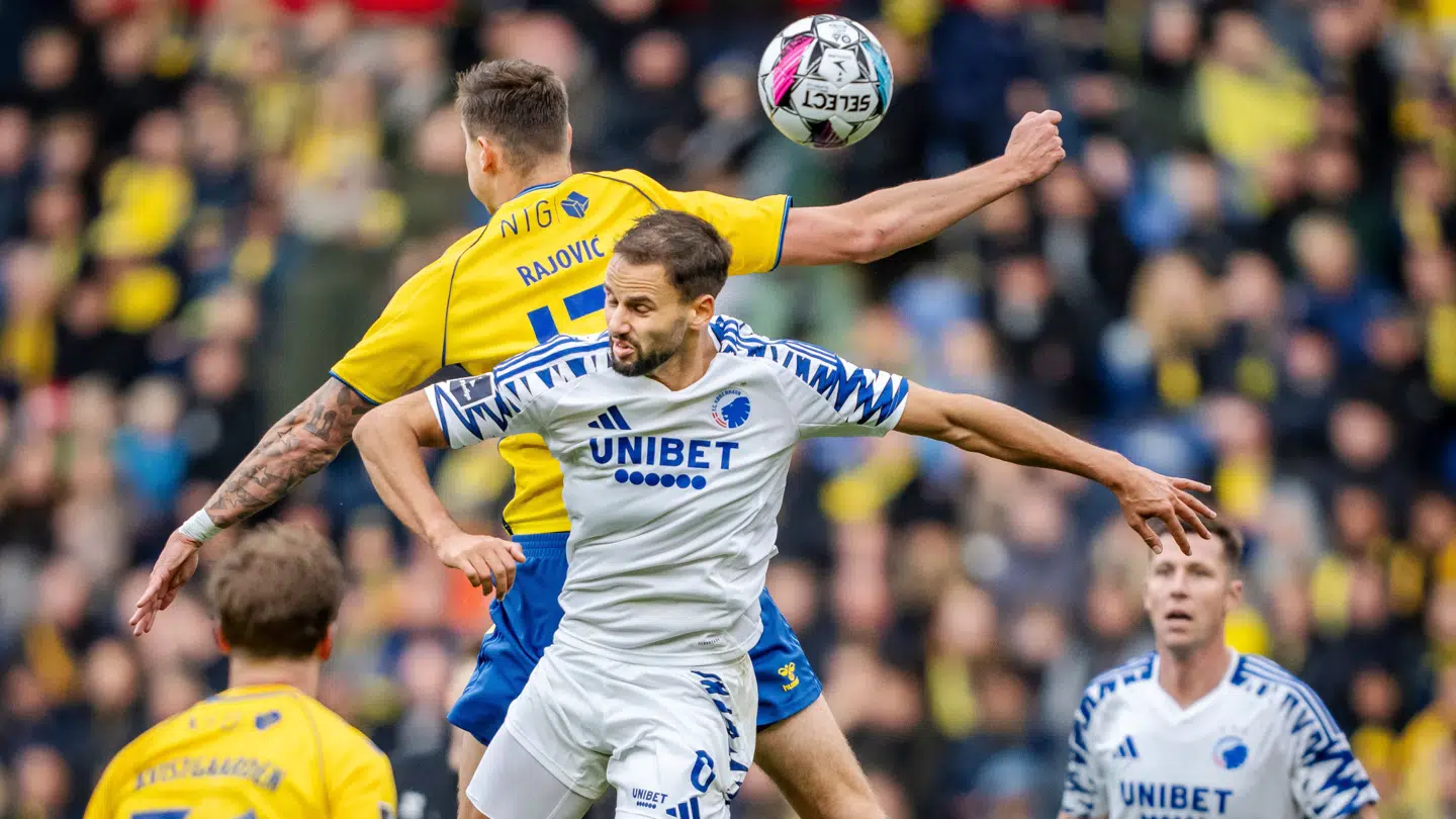 »Det koster nu minimum 6000 kroner om året at være fodboldjunkie,« konstaterer ekspert.