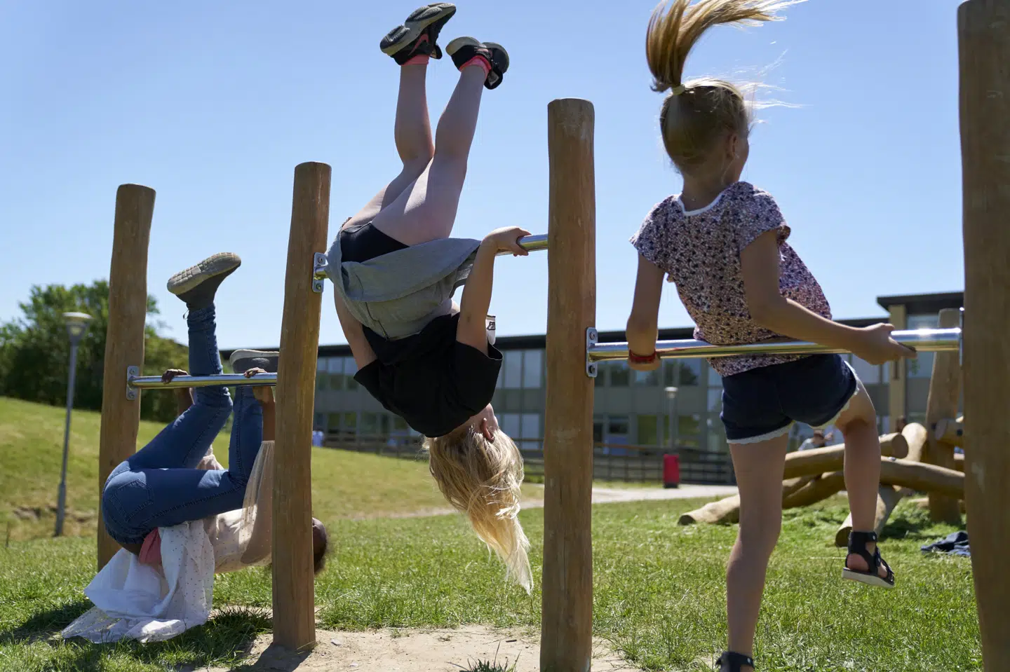 Børn har ikke nødvendigvis bedre forudsætninger for at lære nye motoriske færdigheder end voksne, som ellers antaget, peger et nyt studie på. (Arkivfoto).