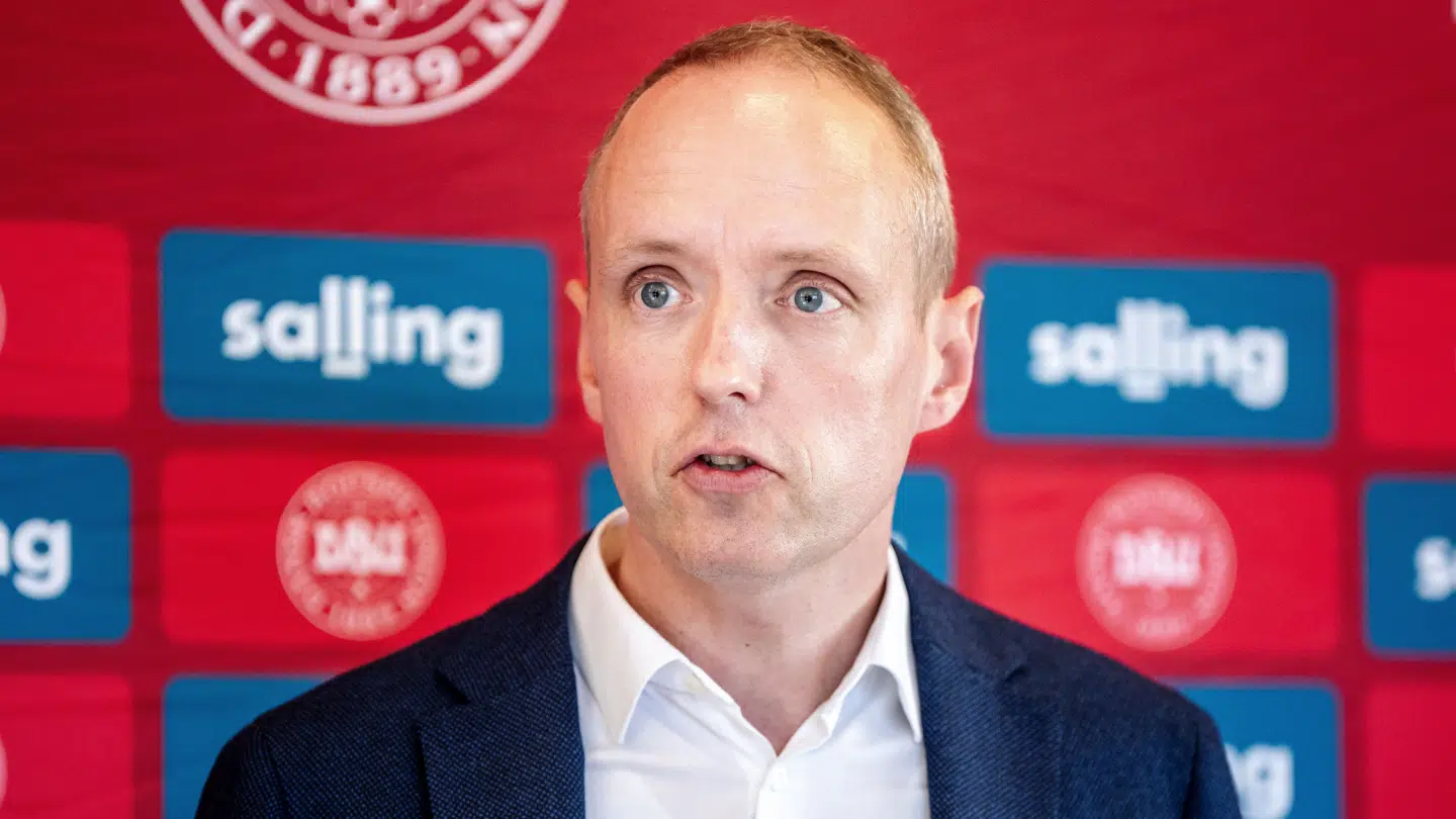 Topchefen i Salling Group, Anders Hagh, der her ses under et DBU-pressemøde, varsler højere prisstigninger for fødevarer næste år.