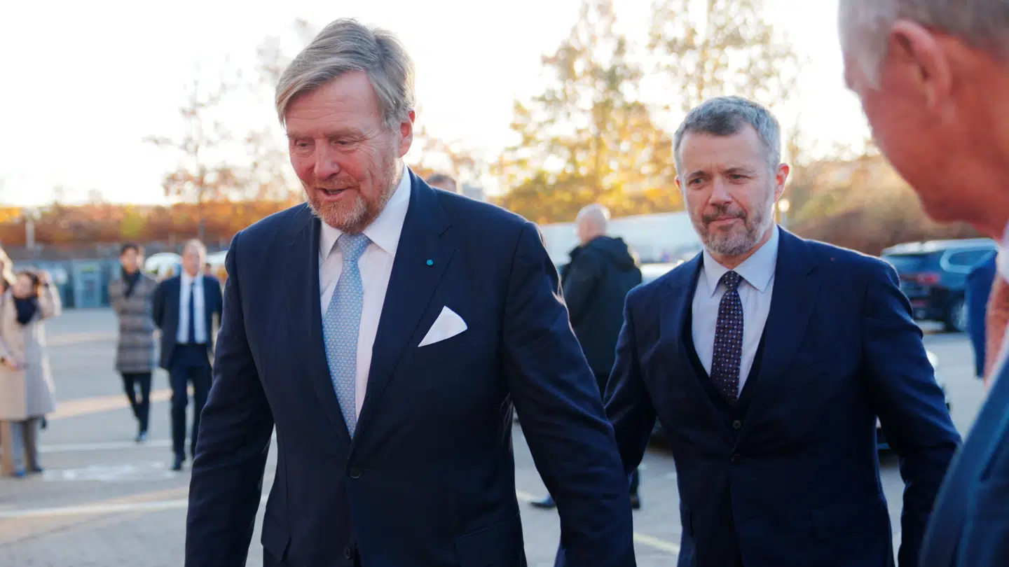 Den hollandske konge er tirsdag på besøg i København. Her ses han med kong Frederik.