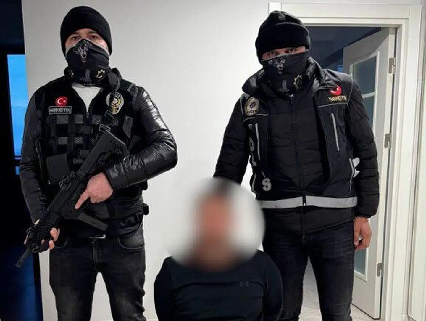 Her ses anholdelsen af danskeren, der var i tyrkisk politis varetægt.