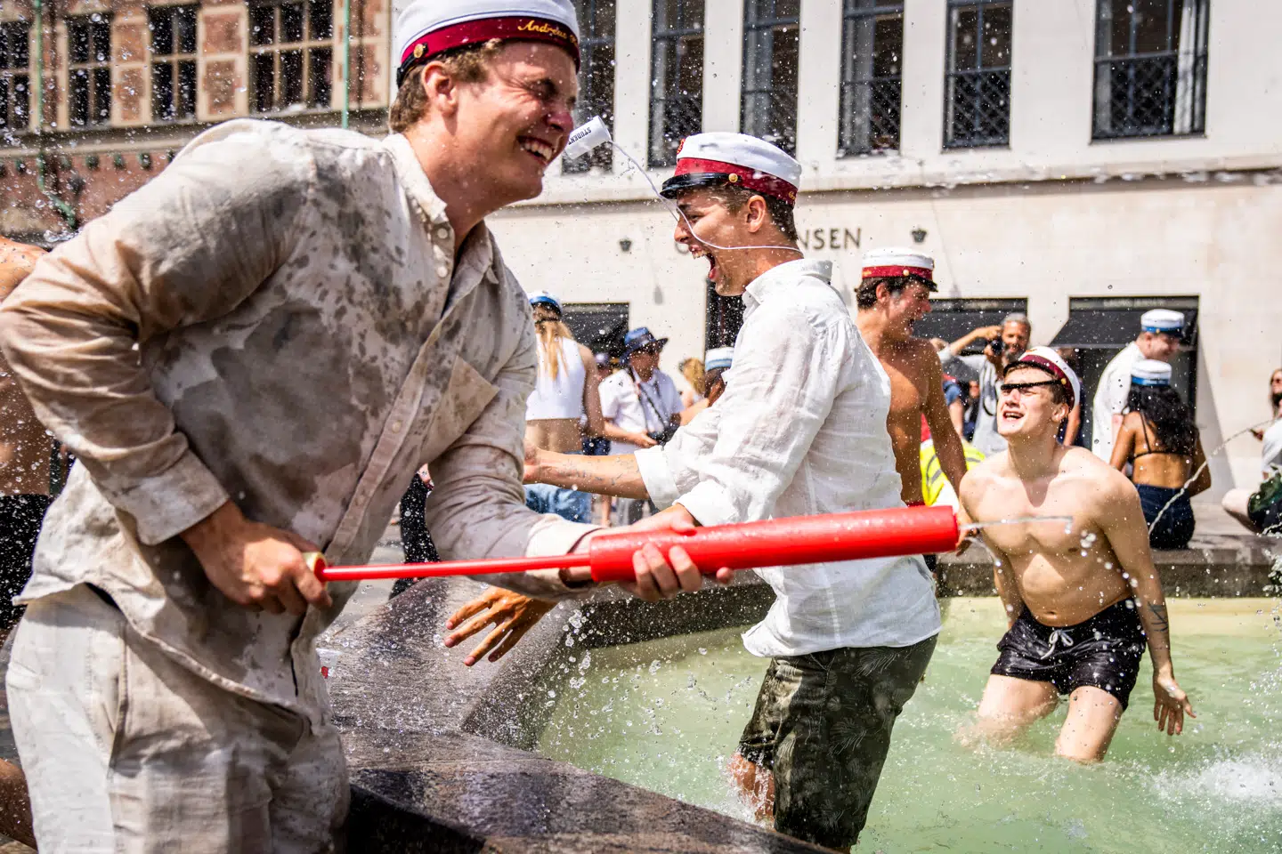 »Med den nye gymnasiale ungdomsuddannelse laver vi en kæmpe investering i de unges uddannelser,« skriver Astrid Krag.