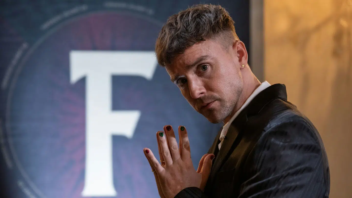 Martin Johannes Larsen har overtaget værtsrollen fra Lise Rønne i 'Forræder', der i den aktuelle sæson er med ukendte mennesker.