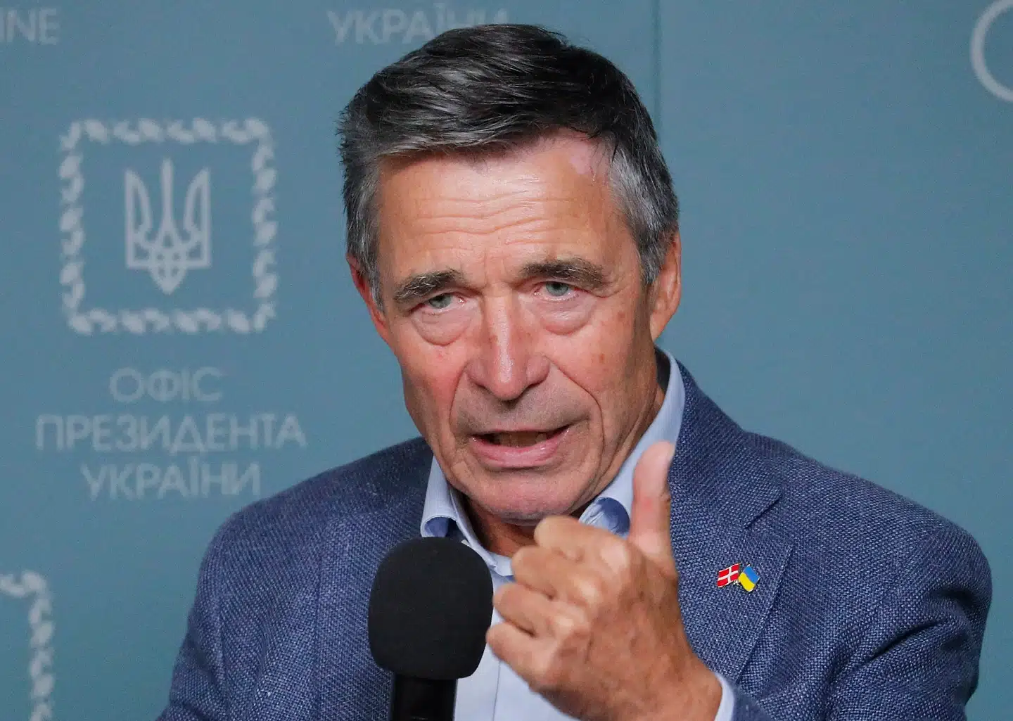 Anders Fogh Rasmussen er dybt rystet over udviklingen i USA under Donald Trump. I en kronik i Berlingske tager den tidligere statsminister og NATO-generalsekretær bladet for munden, mens andre stemmer maner til forsigtighed i forhold til at kritisere USA.