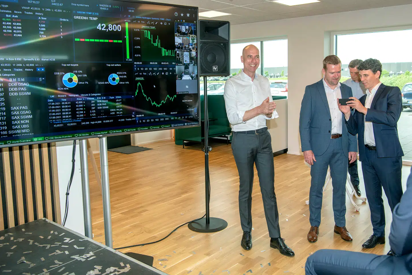 Green Hydrogens Systems gik på børsen i 2021. Her bliver begivenheden markeret ved en ceremoni på selskabets fabrik i Kolding.