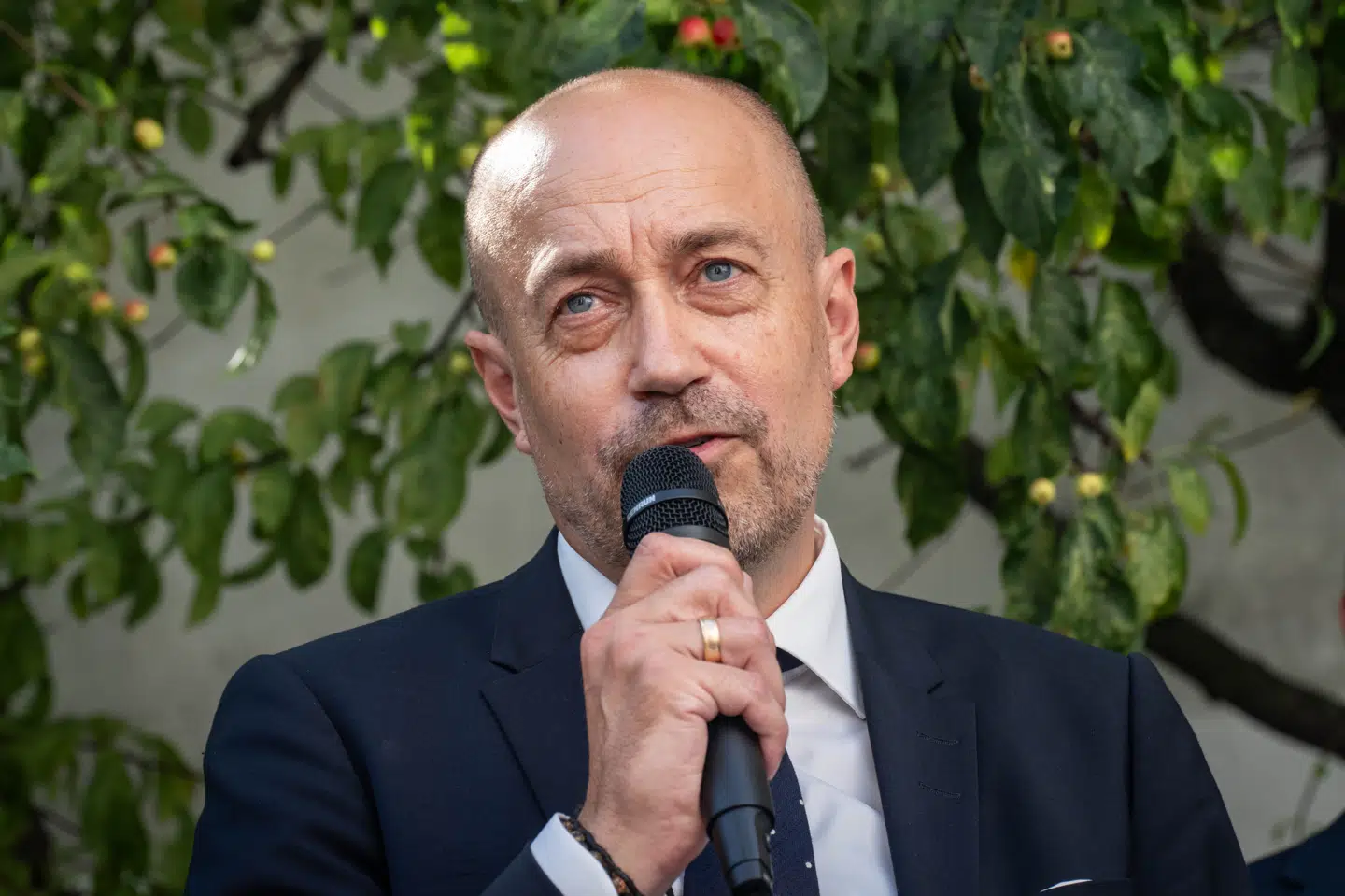 Miljø- og ligestillingsminister Magnus Heunicke (S) vil ikke have, at kvinder og pigers kroppe skal gemmes væk ved at forbyde eksempelvis en familiefar i at overvære sin datters svømmetræning. (Arkivfoto).