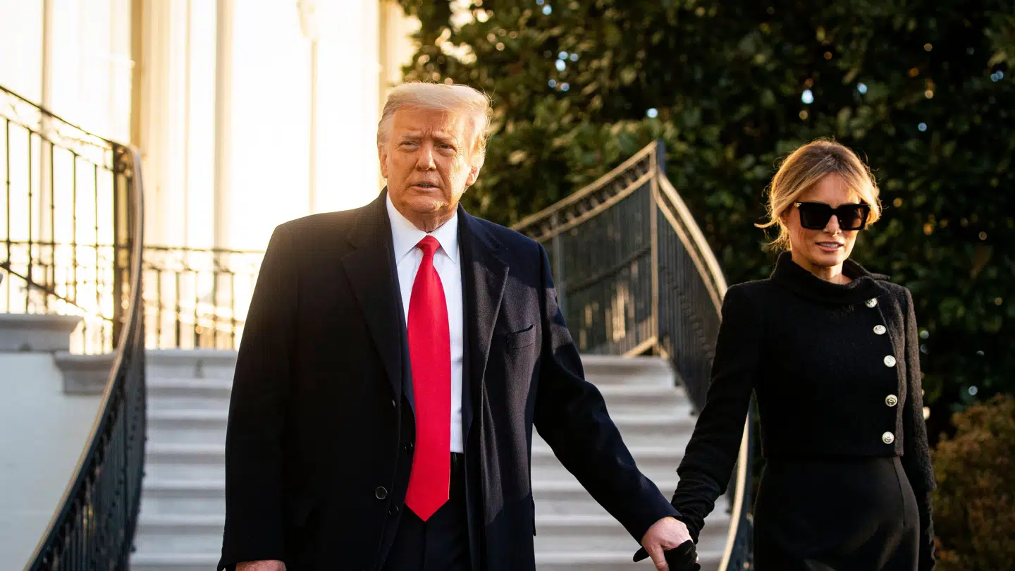 Melania Trump med sin mand i 2021, da de forlod Det Hvide Hus for dengang sidste gang.