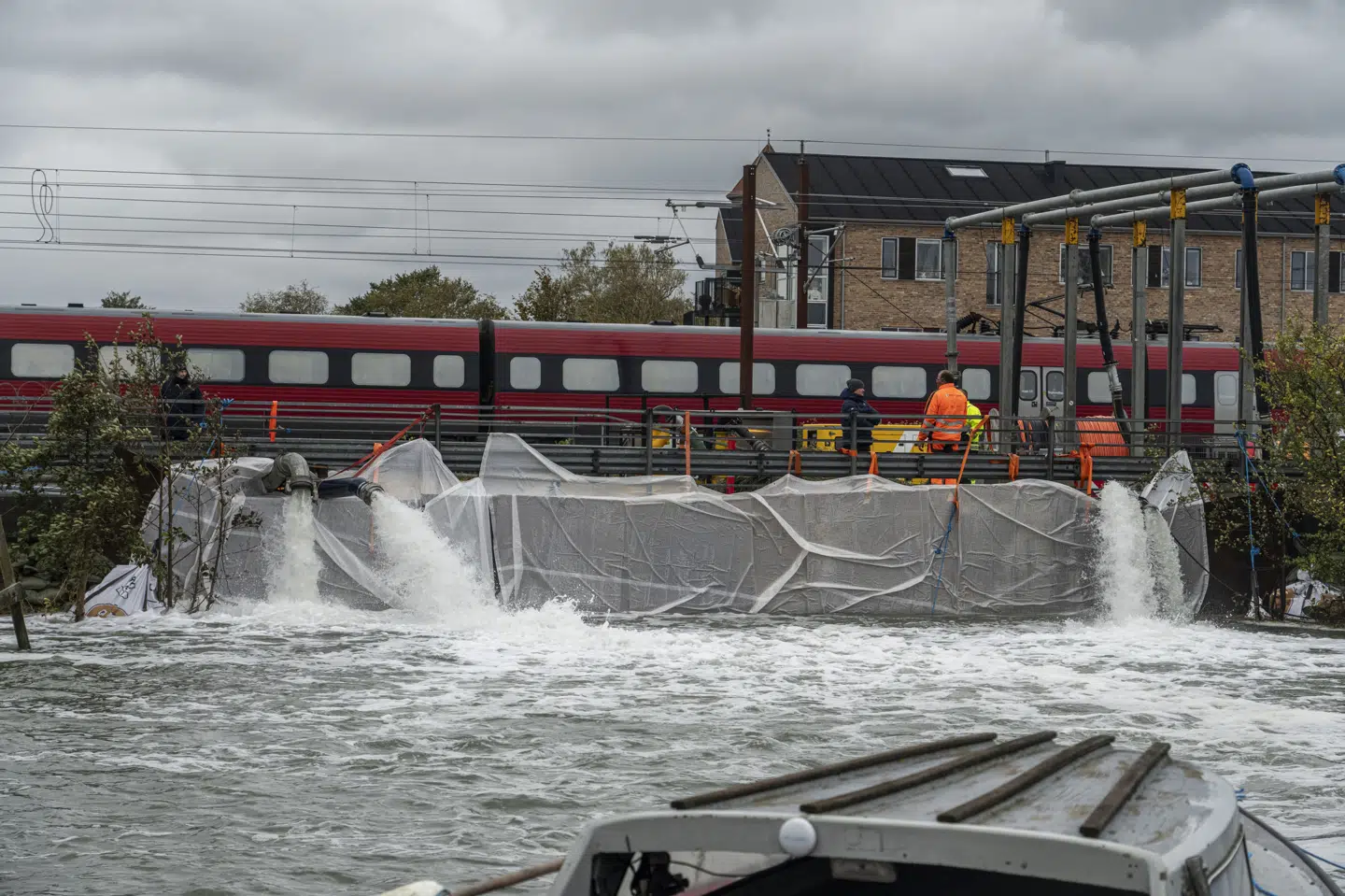 Oversvømmelser vil også de kommende år anrette store skader på bygninger og infrastruktur i Danmark, ligesom det skete her i Køge i oktober 2023.