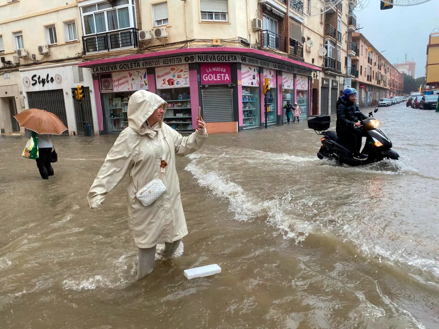 I Malaga går vandet til knæene. Og der er varslet mere regn endnu.