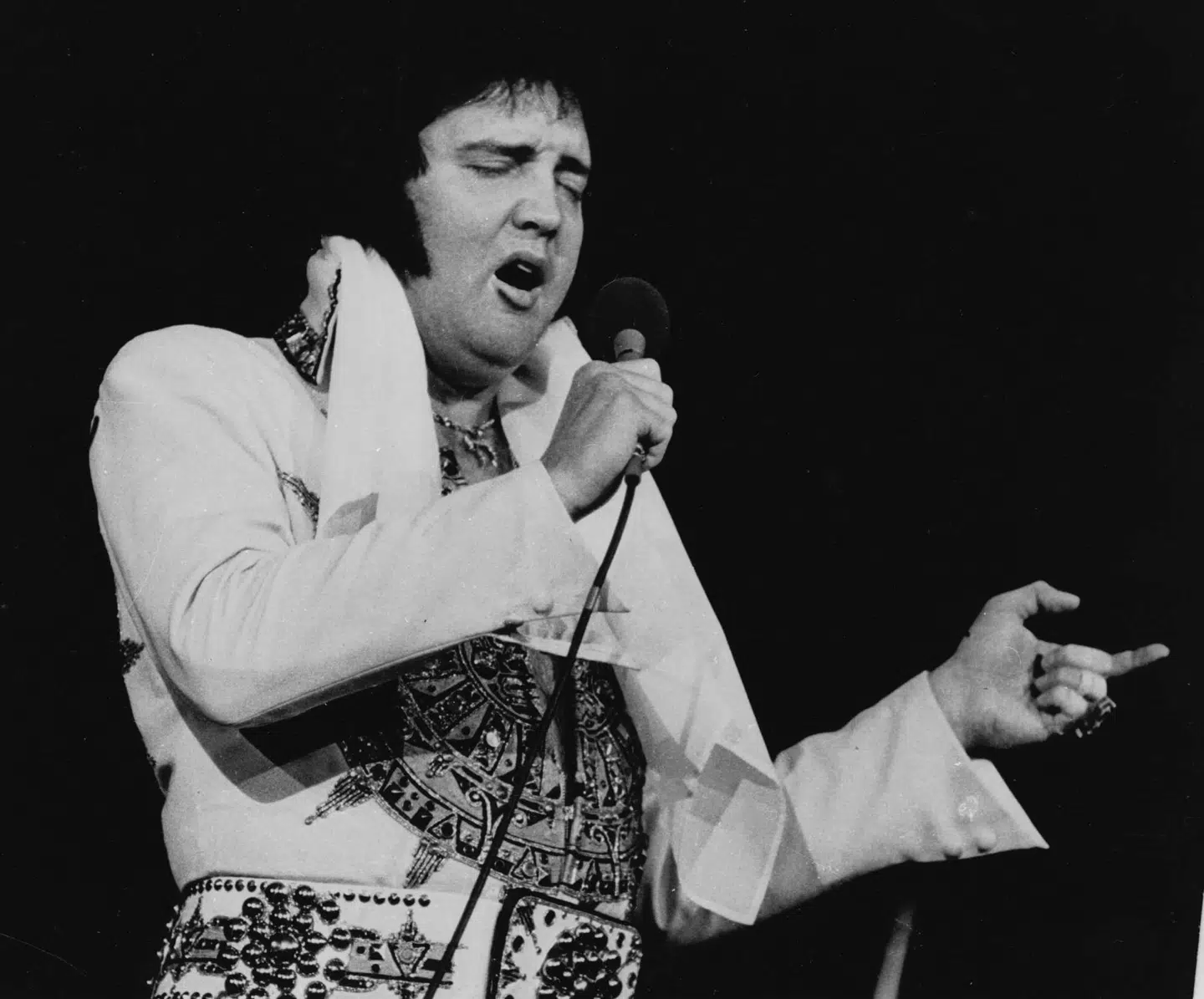 De sidste år af sit liv var Elvis' pillemisbrug enormt og hans mørke side tog mere og mere over.