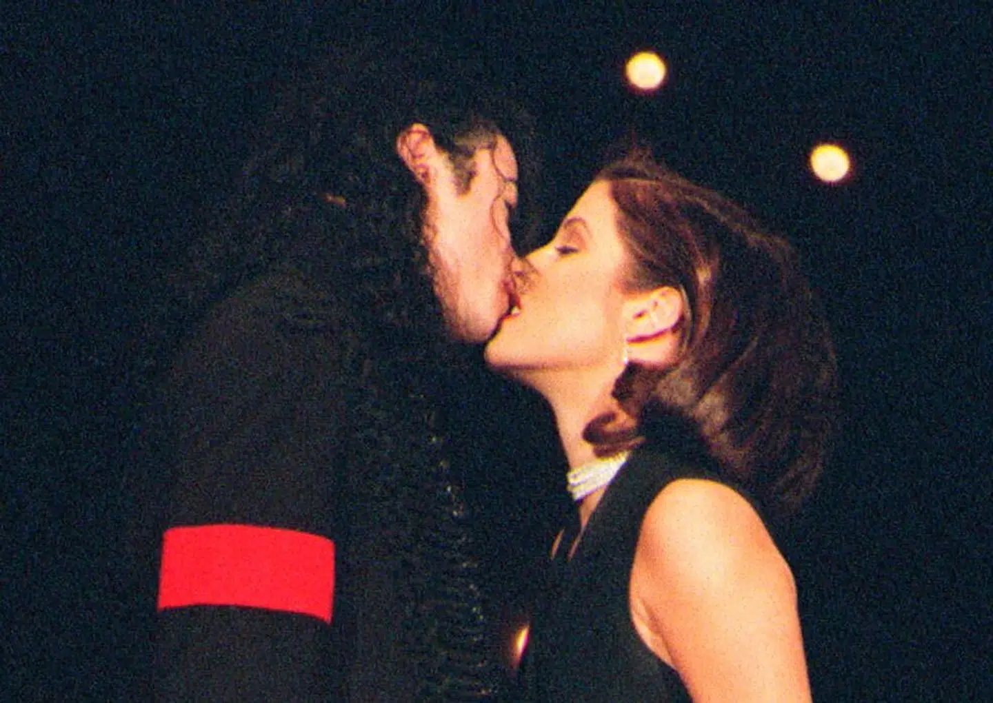 Michael Jackson var angiveligt jomfru, da han blev kæreste med Lisa Marie Presley og kunne ikke vente med at tage hul på deres fysiske samvær.