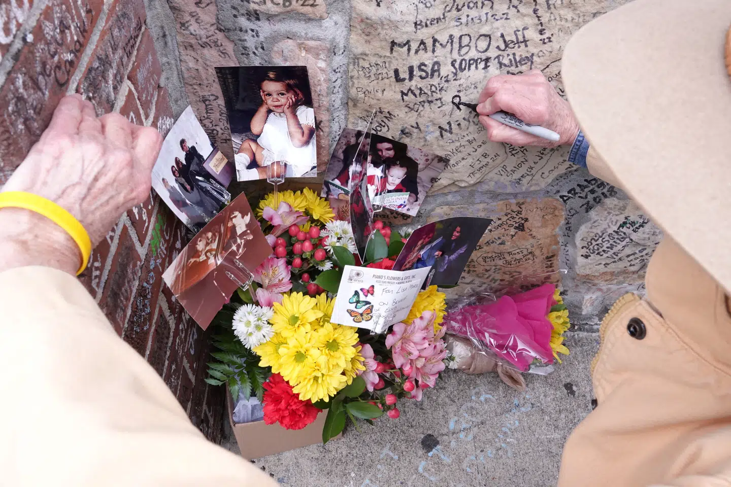 Music fans pay their respect in memory of singer Lisa Marie Presley, daughter of the "King of Rock 'n' Roll, " Elvis Presley, outside of Graceland, at her birthplace in Memphis, Tennessee, U.S. January 13, 2023. REUTERS/Karen Pulfer Focht