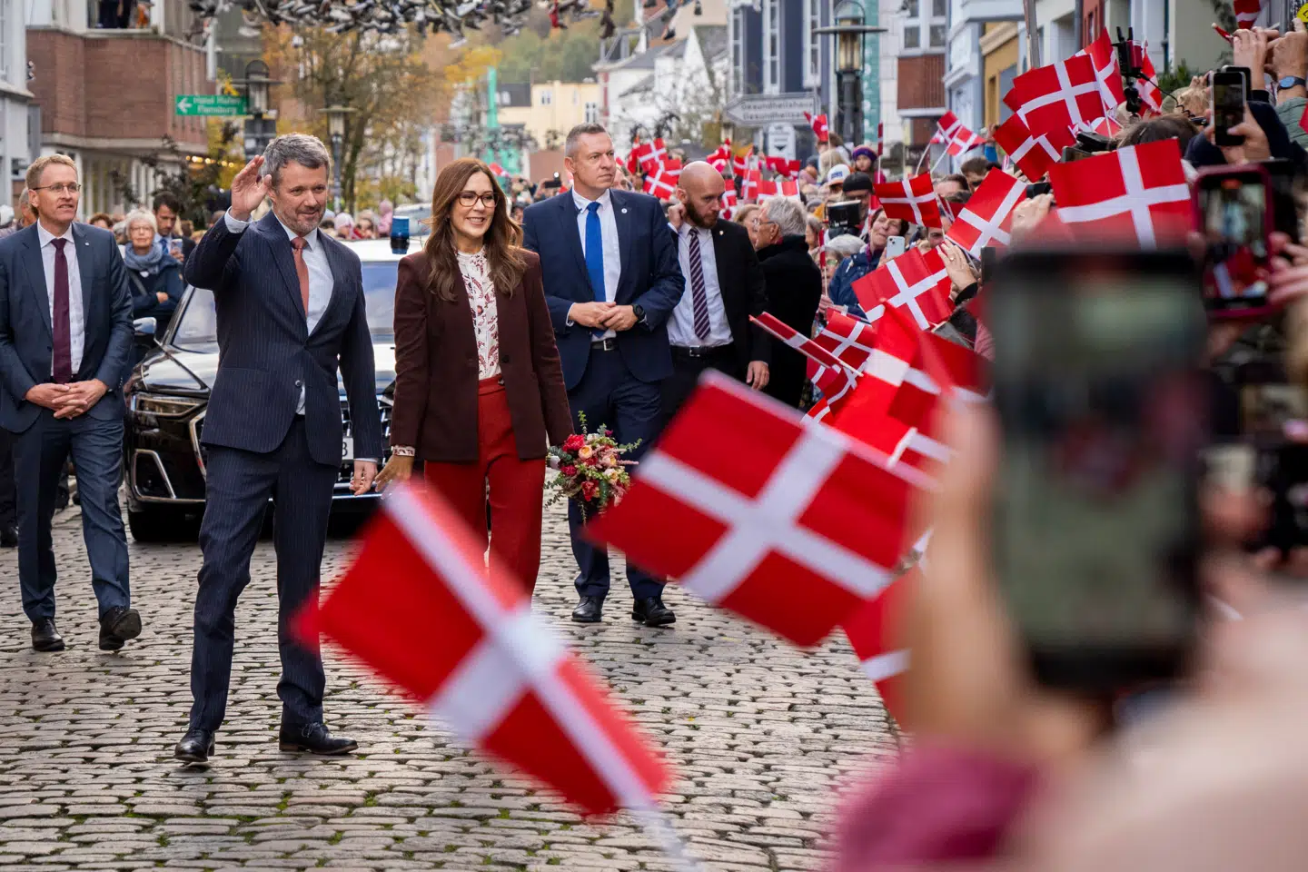 »Tiden er løbet fra udmærkelser på baggrund af diffuse og usynlige kriterier,« skriver Lotte Hansen om ordningen med kongelige hofleverandører.