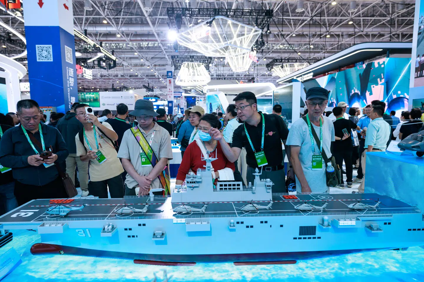 Det kinesiske militær har vist flere produkter frem i denne uge på den halvårlige luft- og rumfartsmesse China International Aviation & Aerospace Exhibition i Zhuhai.